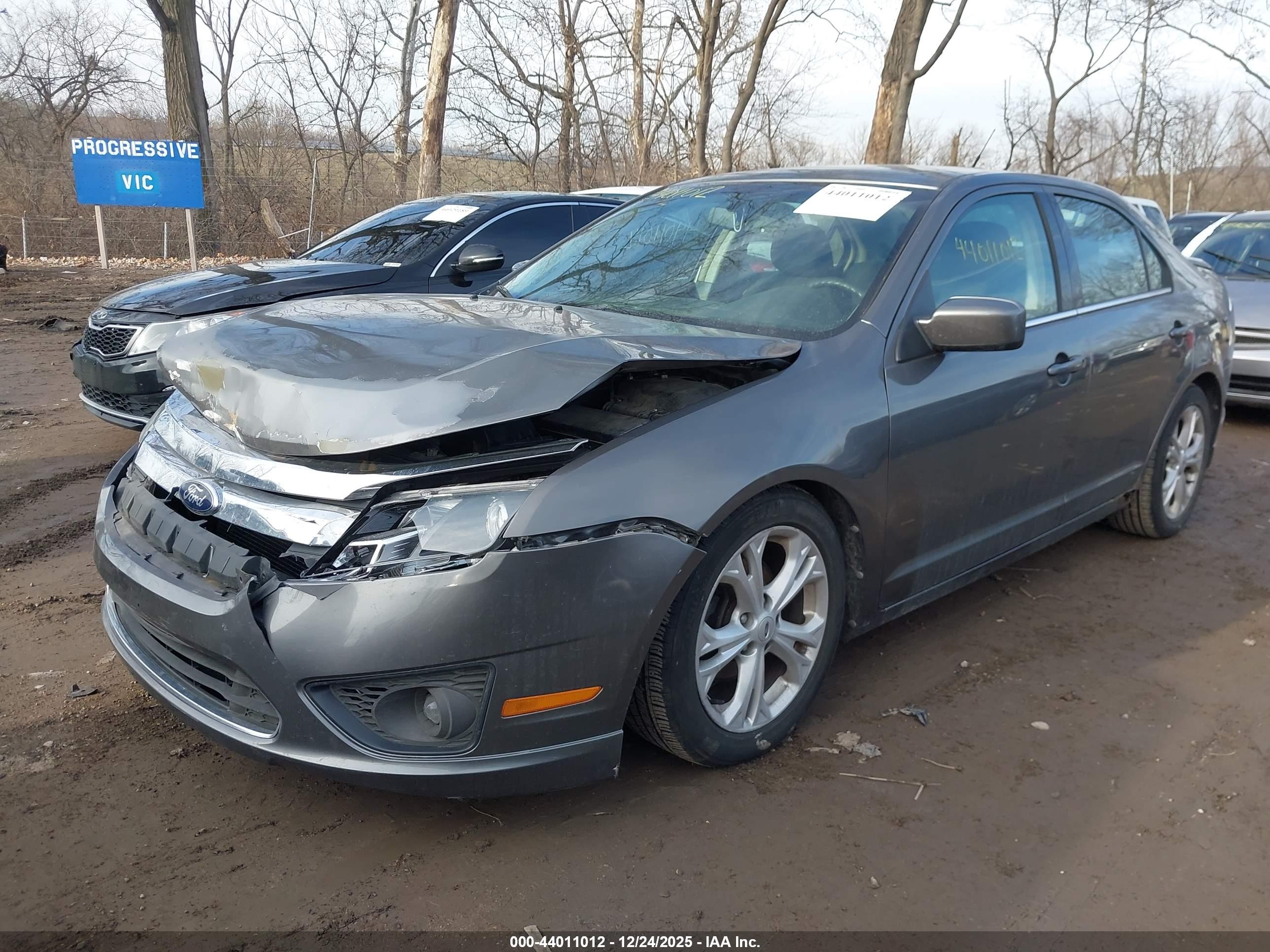 FORD FUSION image 6