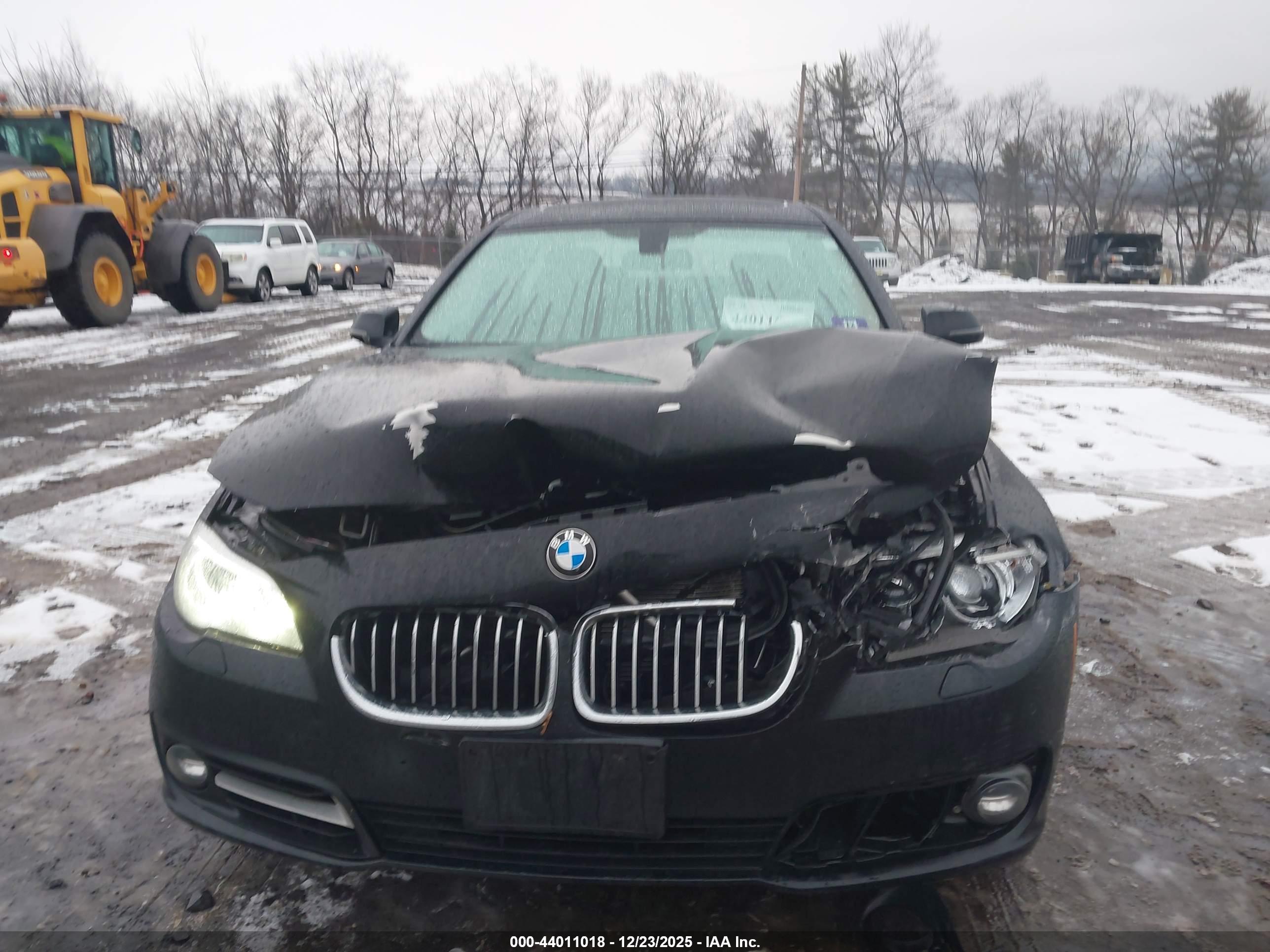BMW 528I image 6