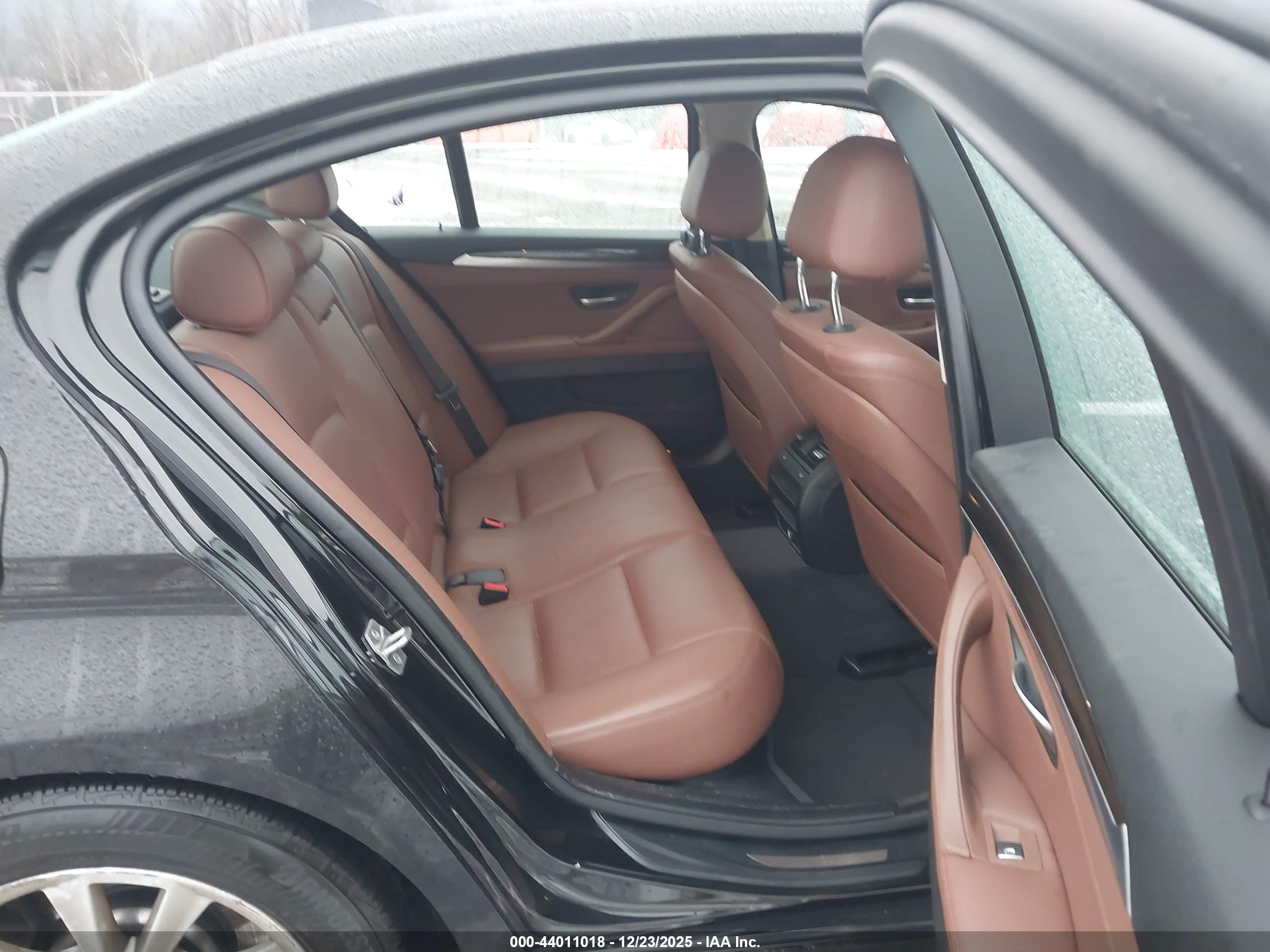BMW 528I image 8