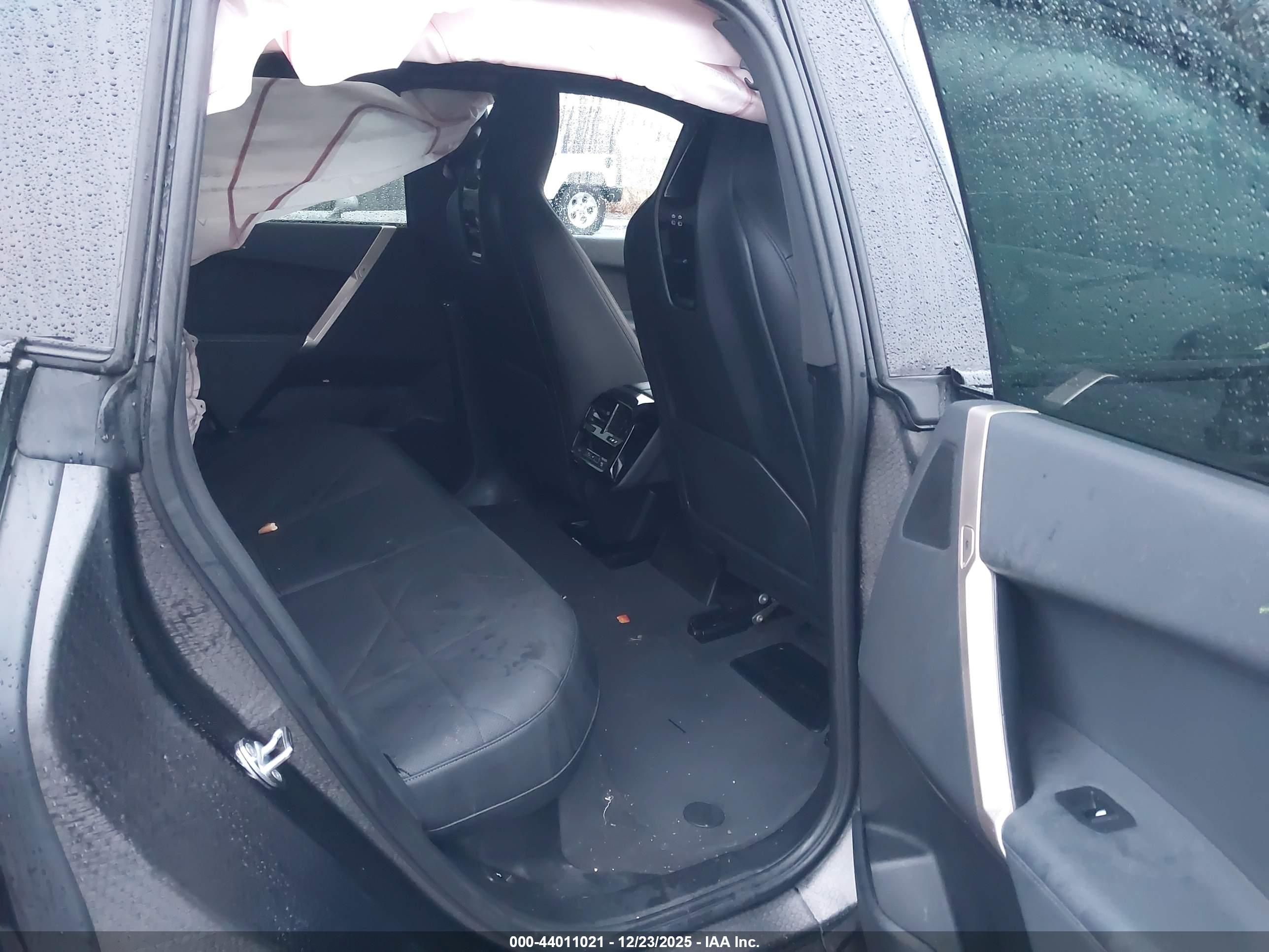 BMW IX image 8