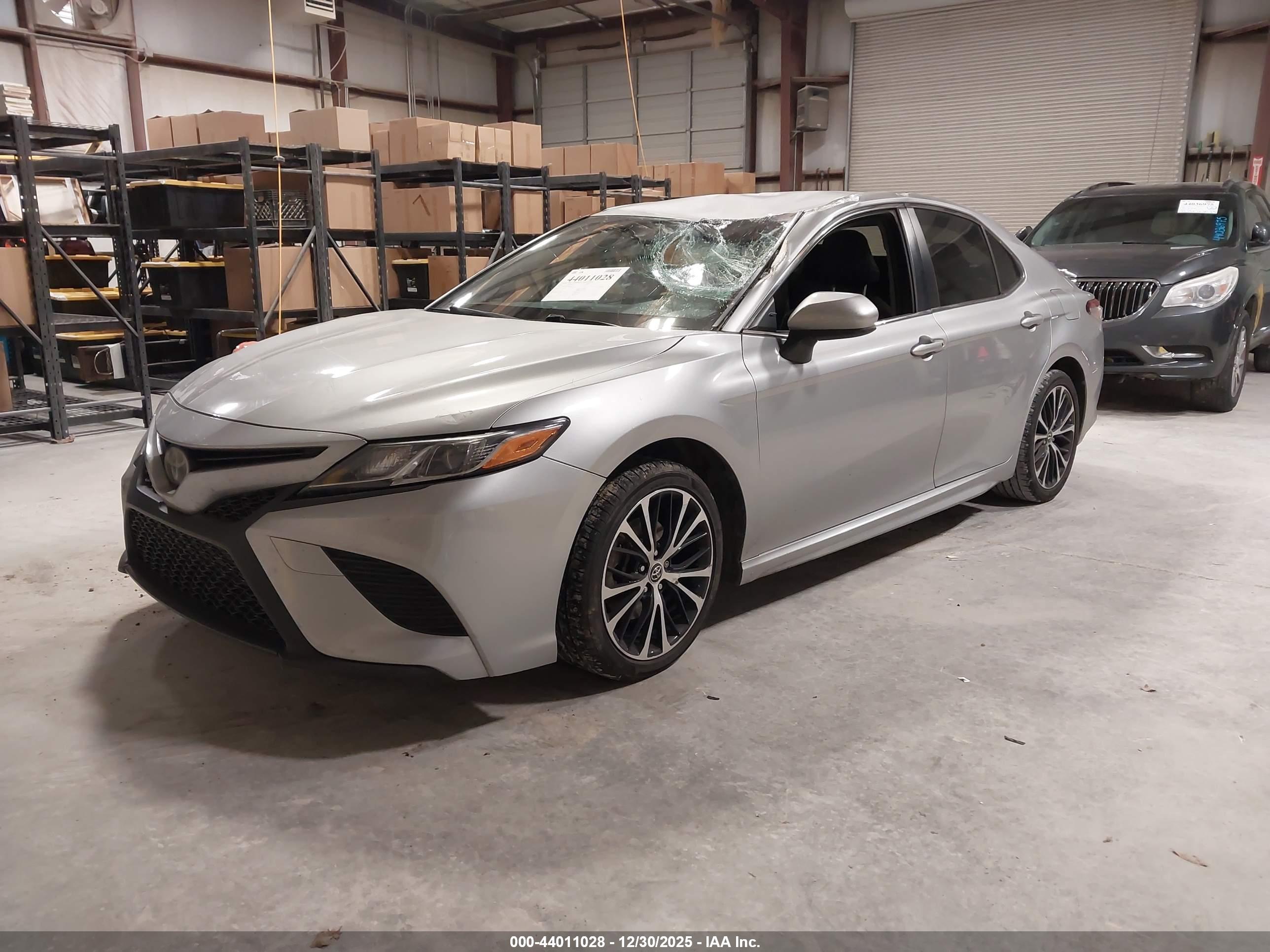 TOYOTA CAMRY image 2