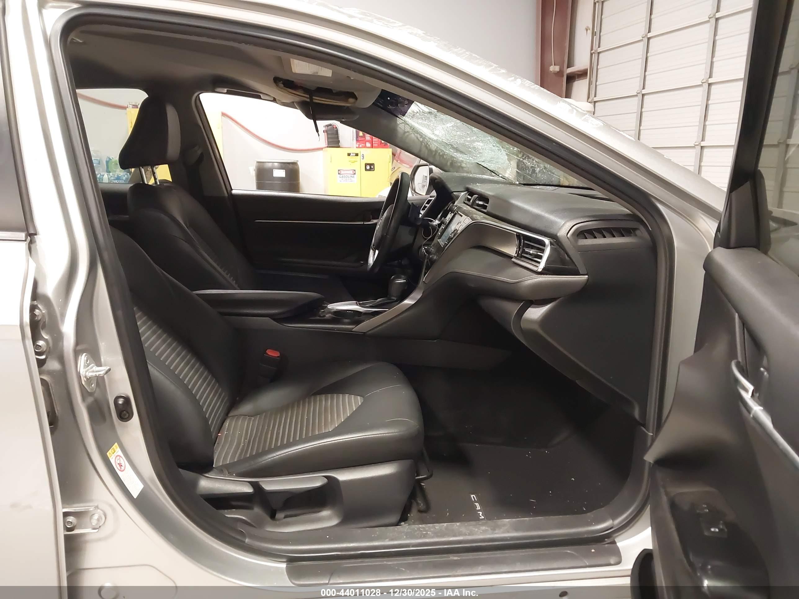 TOYOTA CAMRY image 5