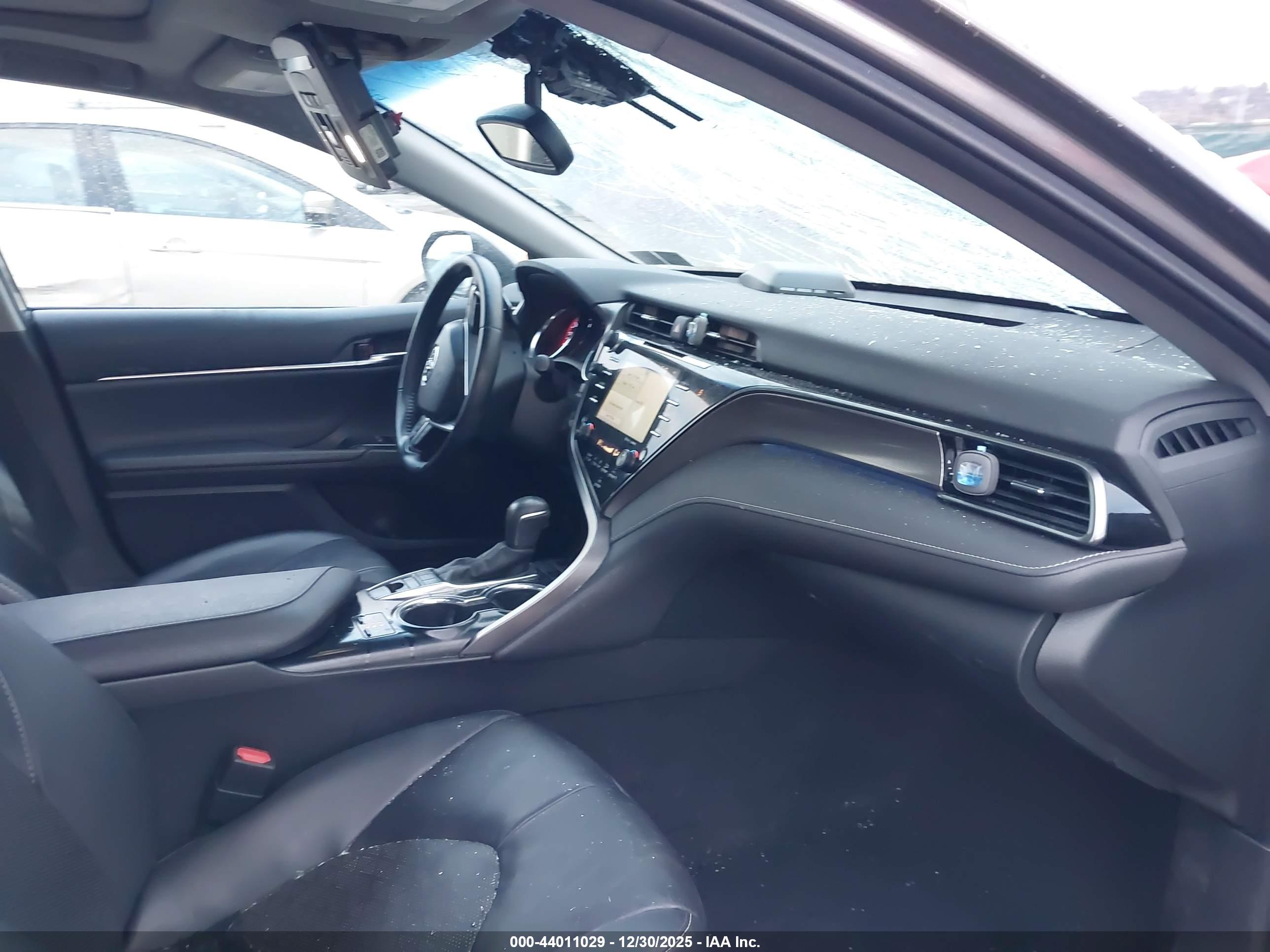 TOYOTA CAMRY image 5