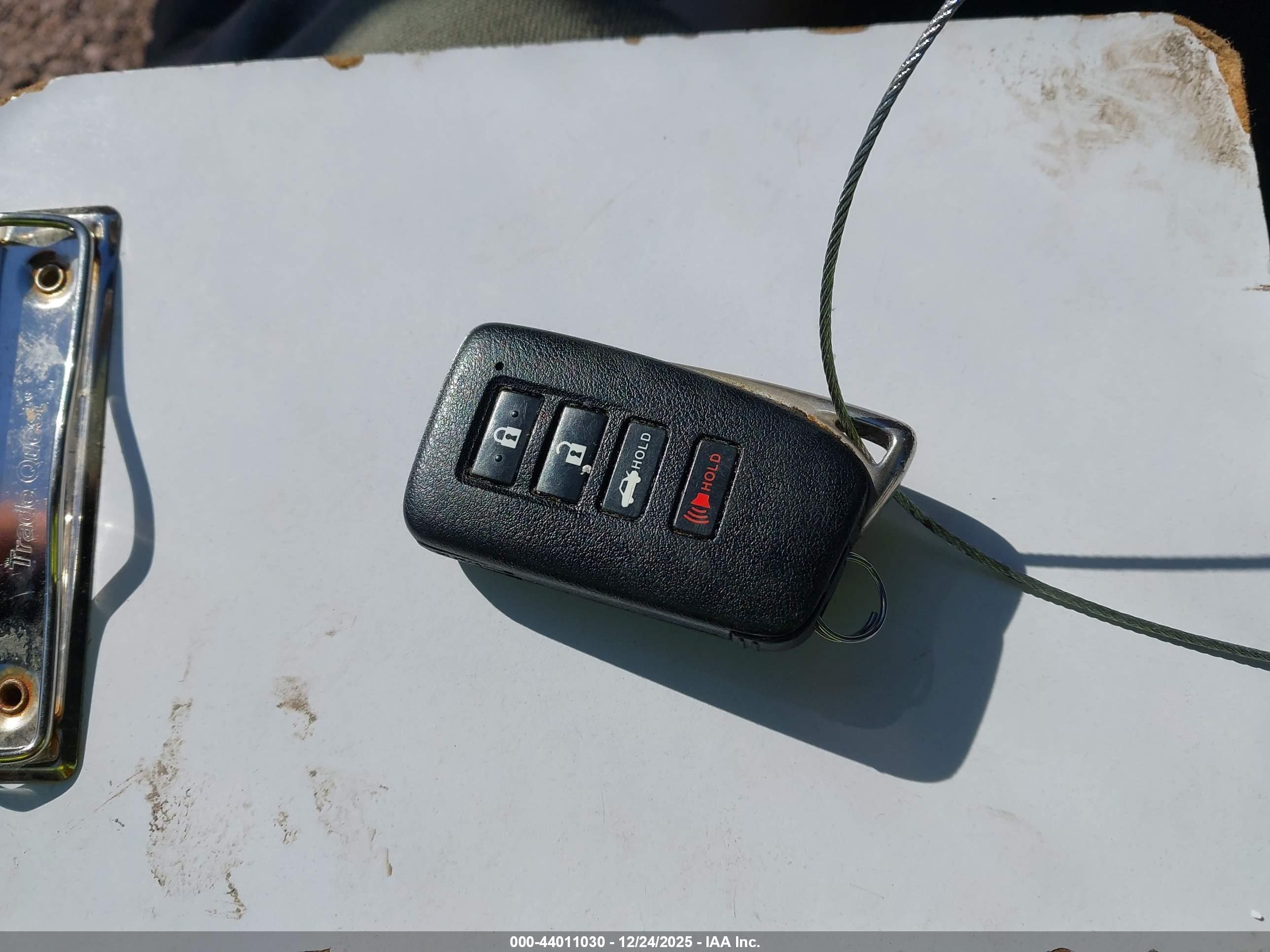 LEXUS ES image 11