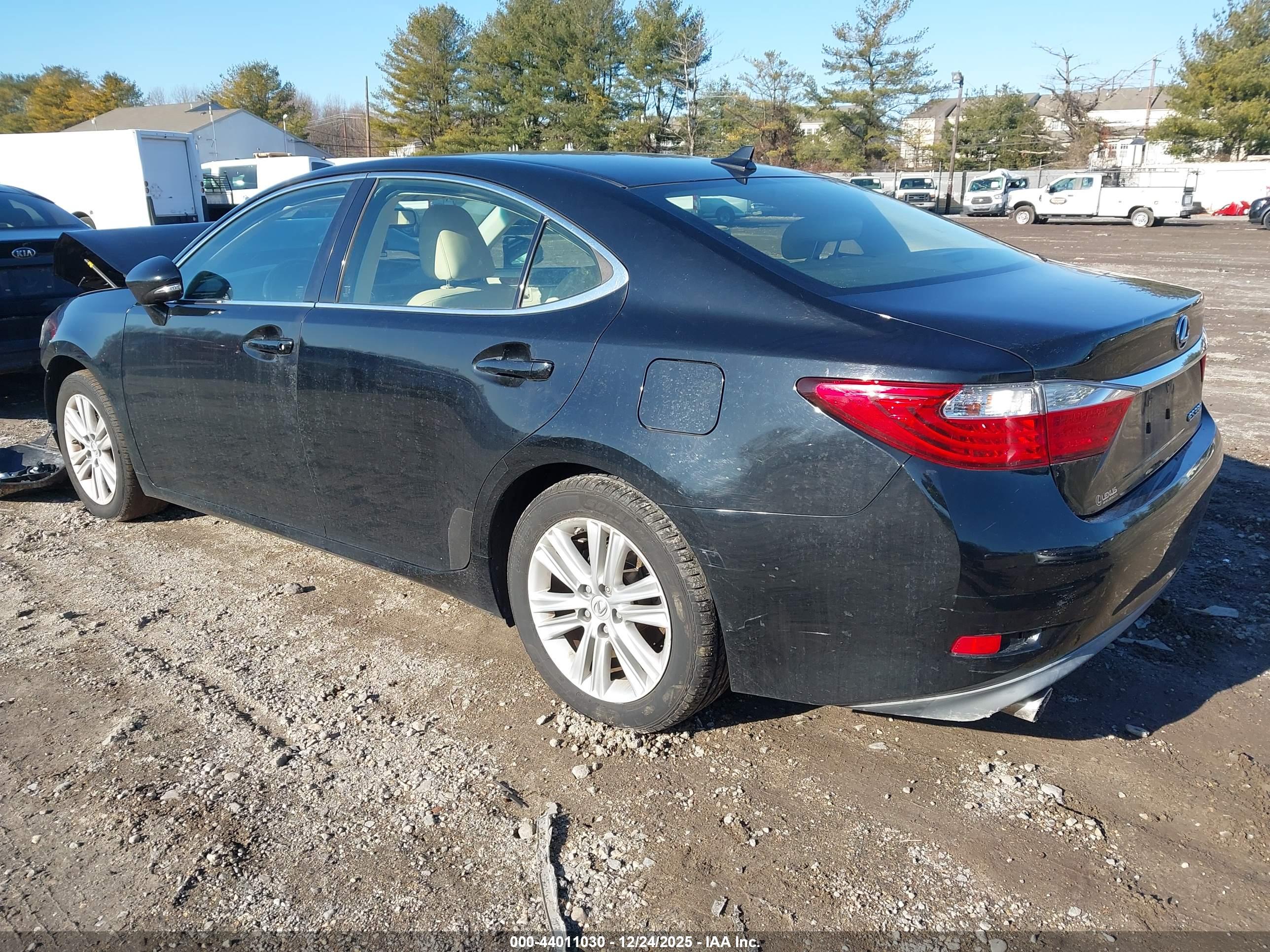 LEXUS ES image 3