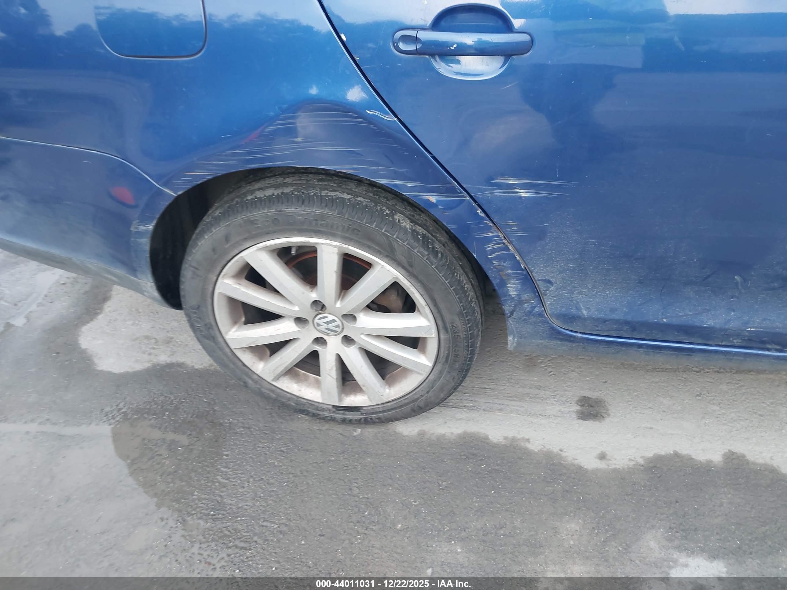 VOLKSWAGEN JETTA image 6