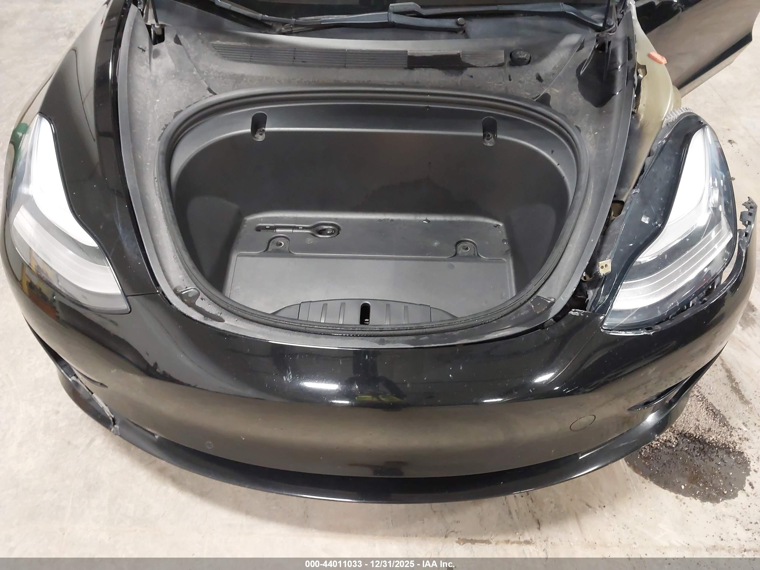 TESLA MODEL image 10
