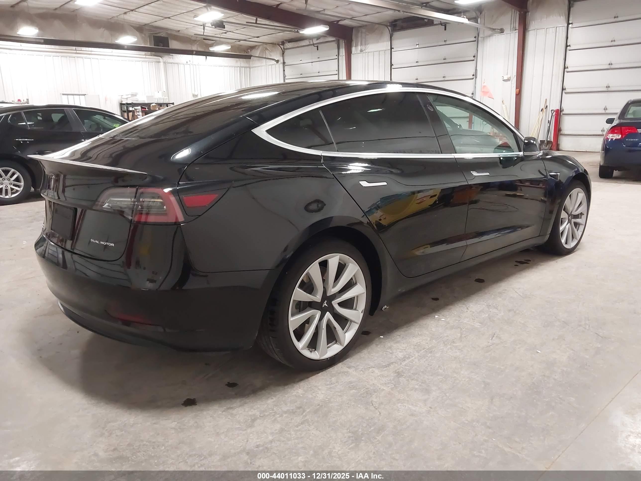 TESLA MODEL image 4