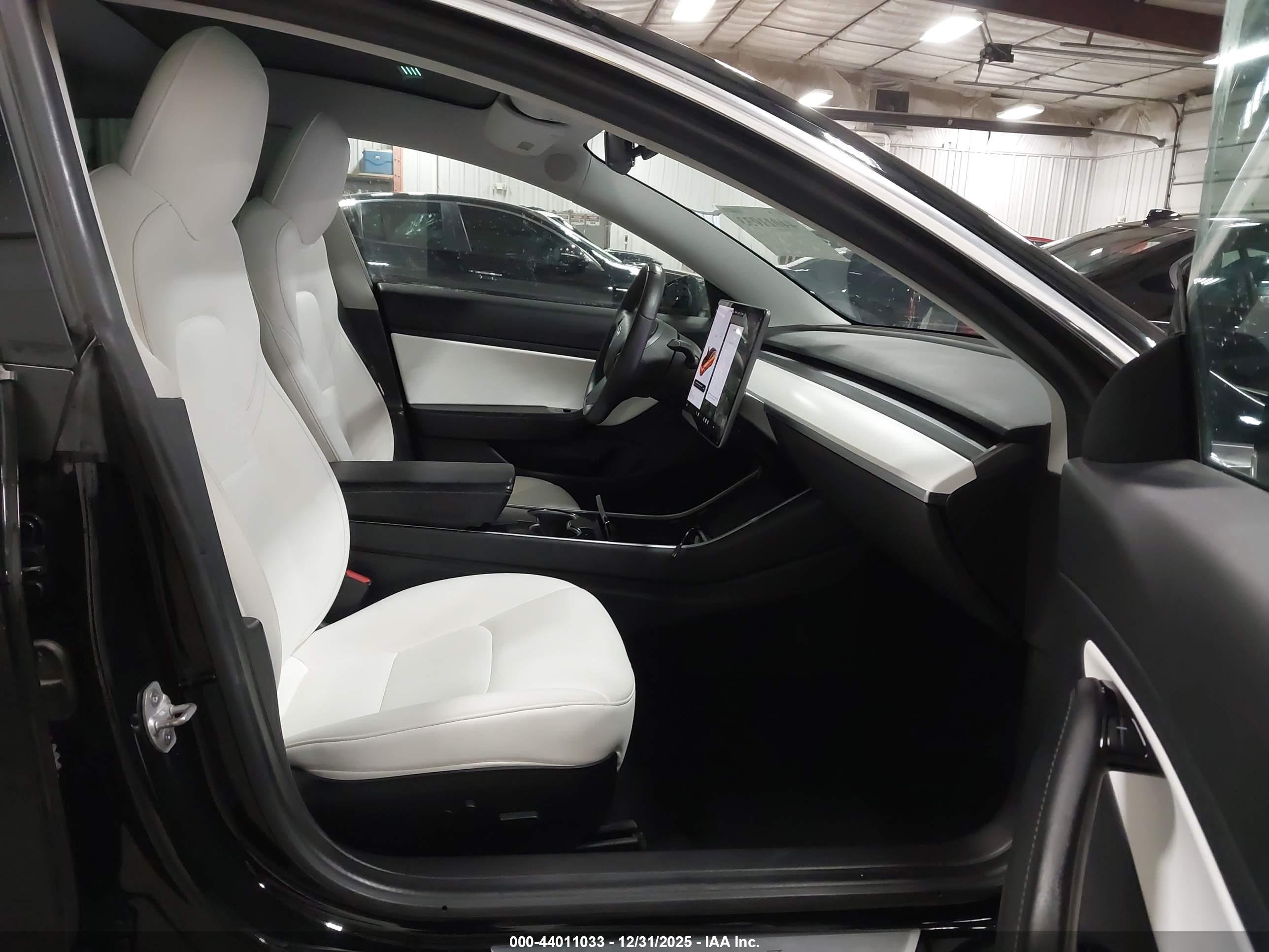 TESLA MODEL image 5