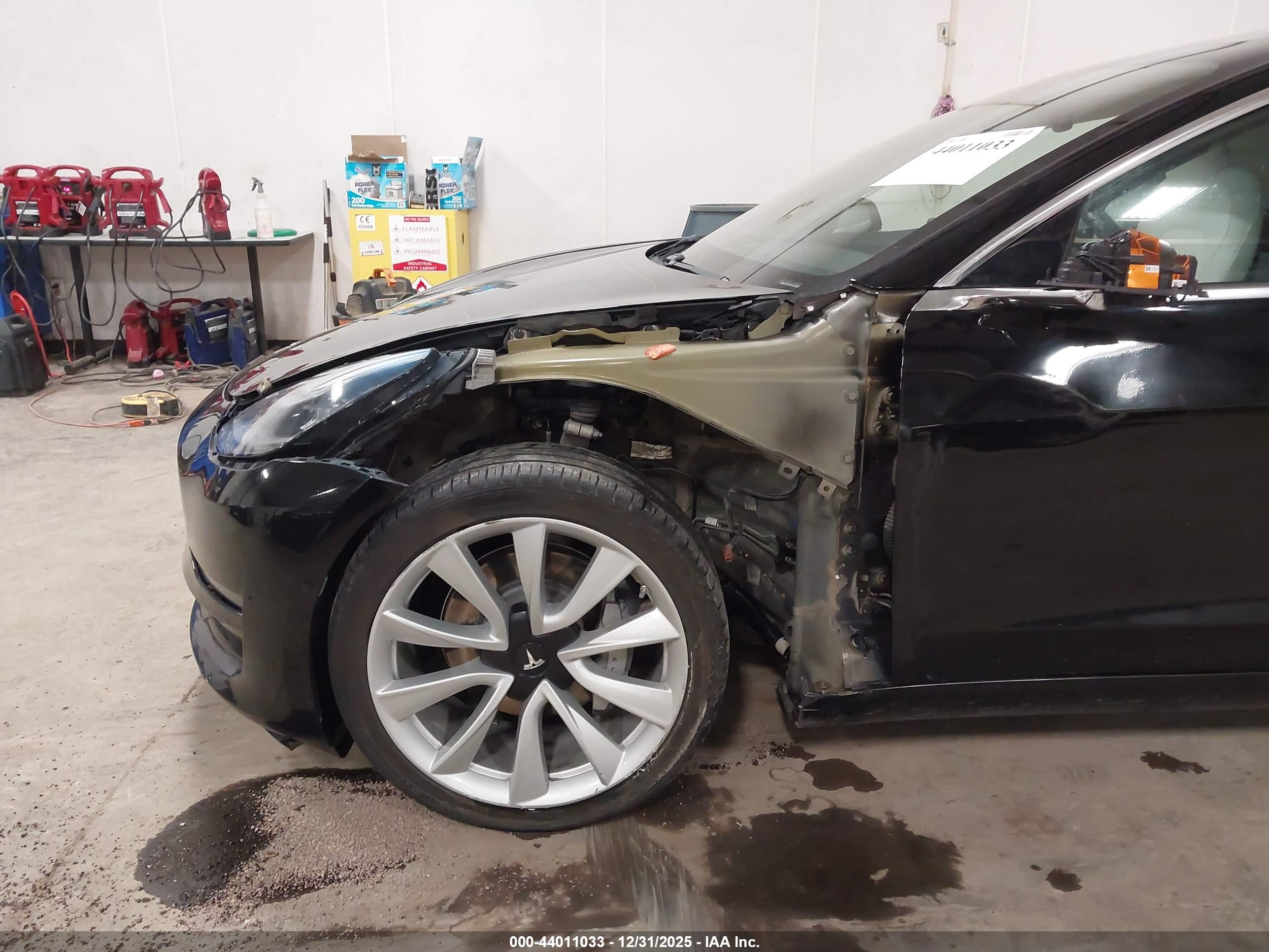 TESLA MODEL image 6