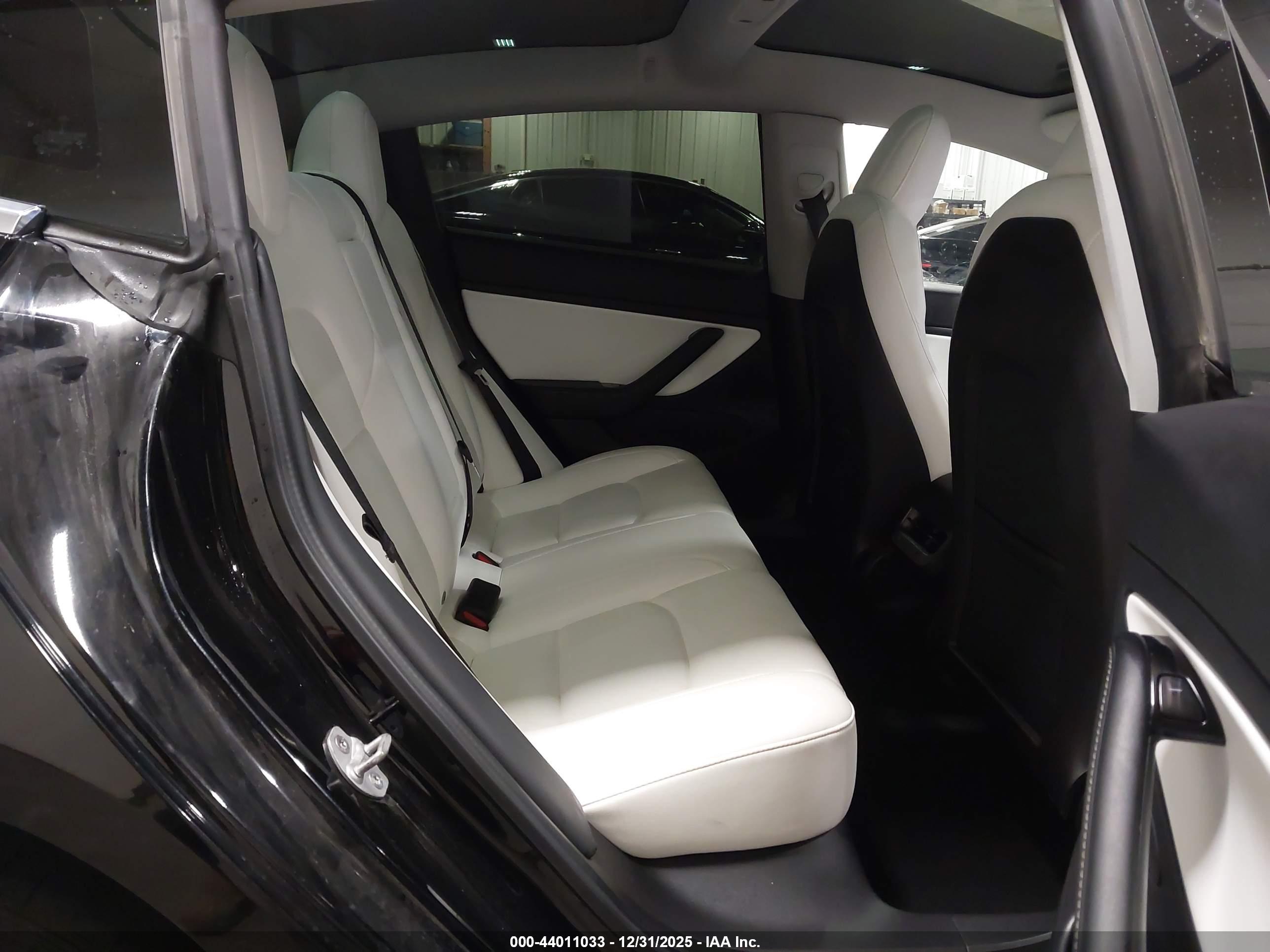 TESLA MODEL image 8