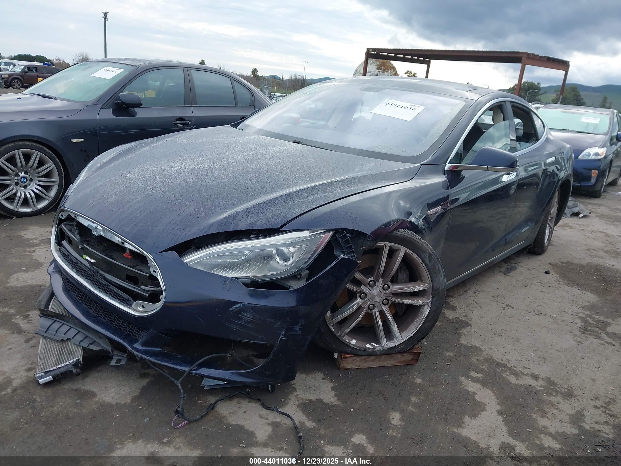 TESLA MODEL image 2