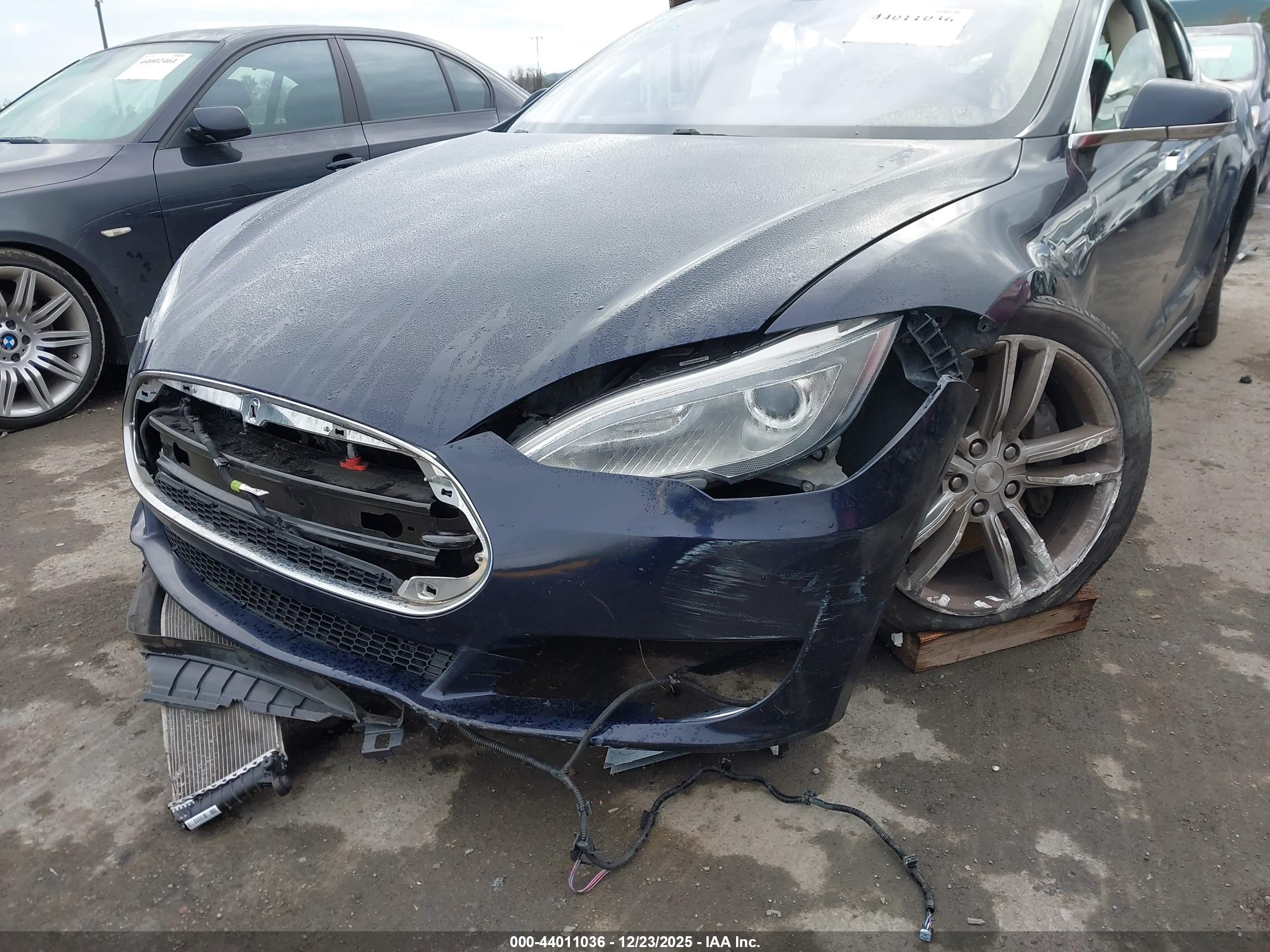 TESLA MODEL image 6