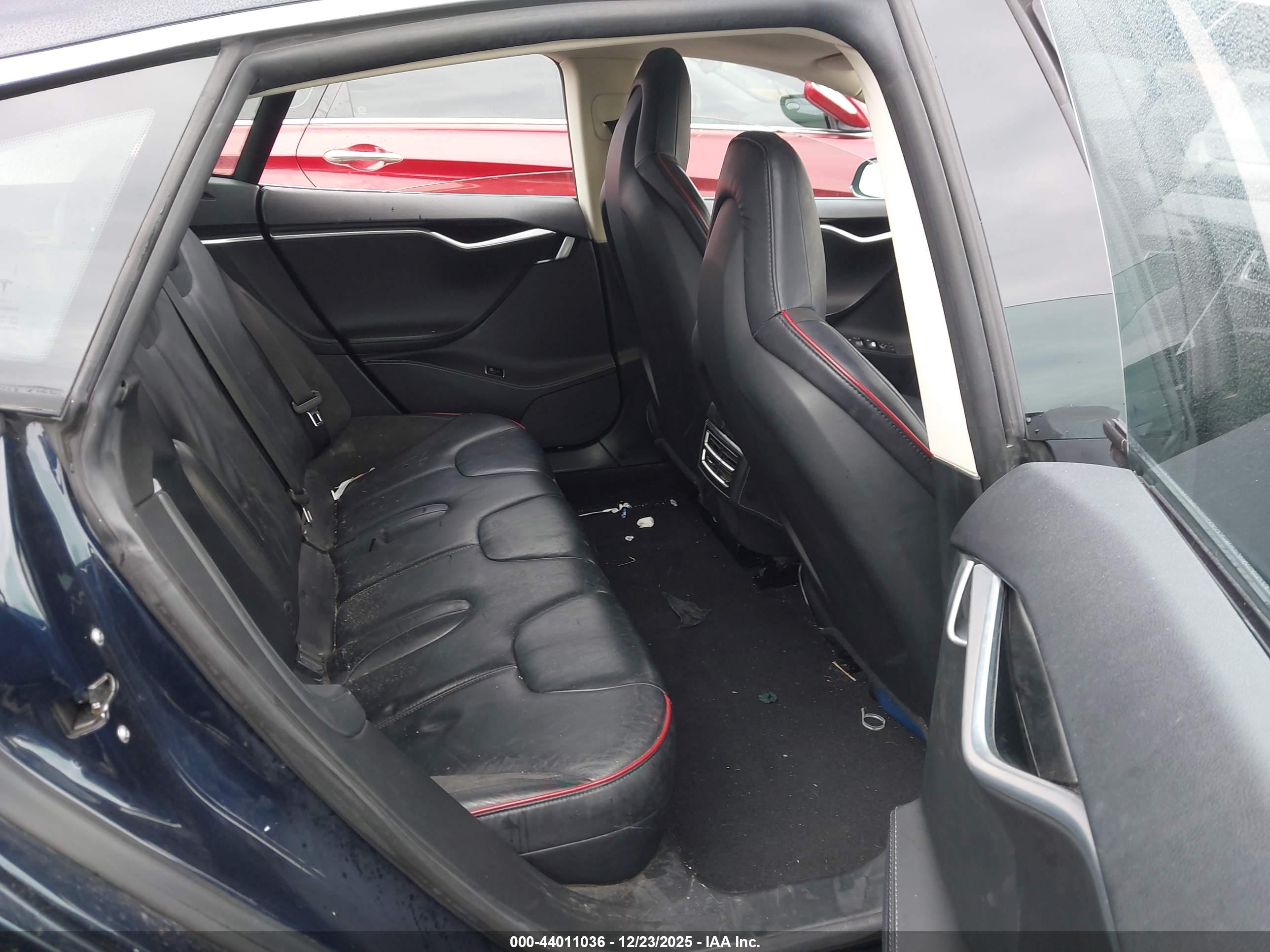 TESLA MODEL image 8