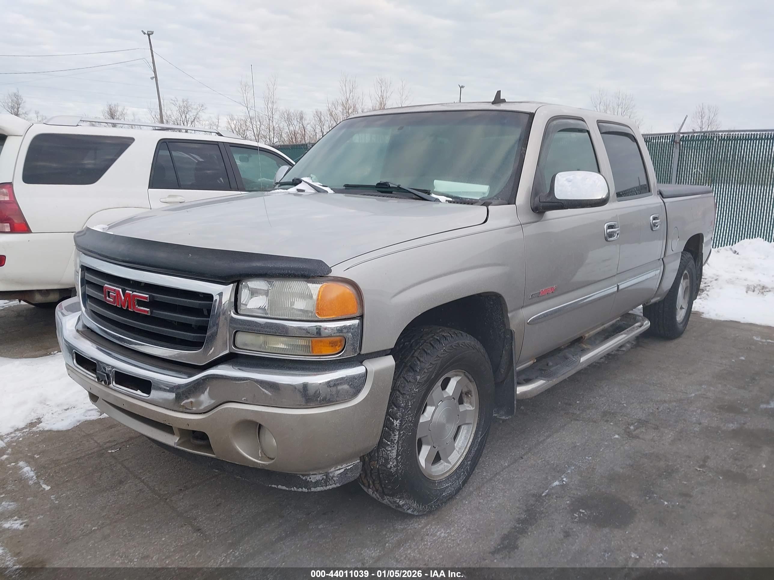GMC SIERRA image 2