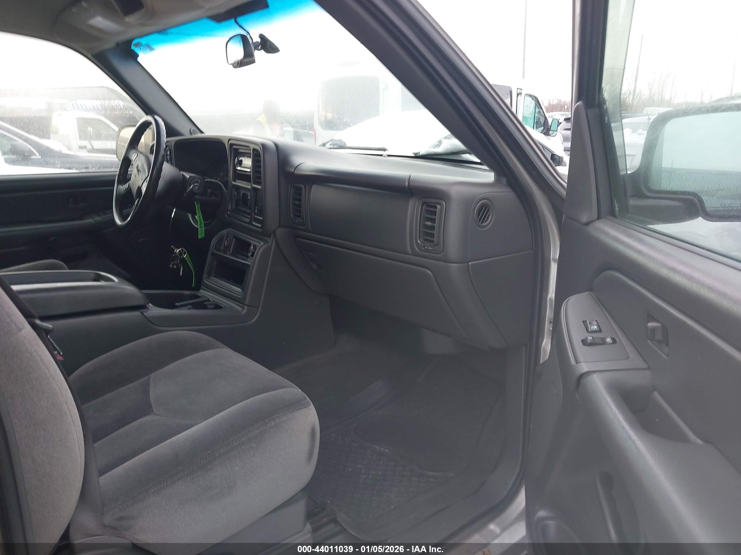 GMC SIERRA image 5