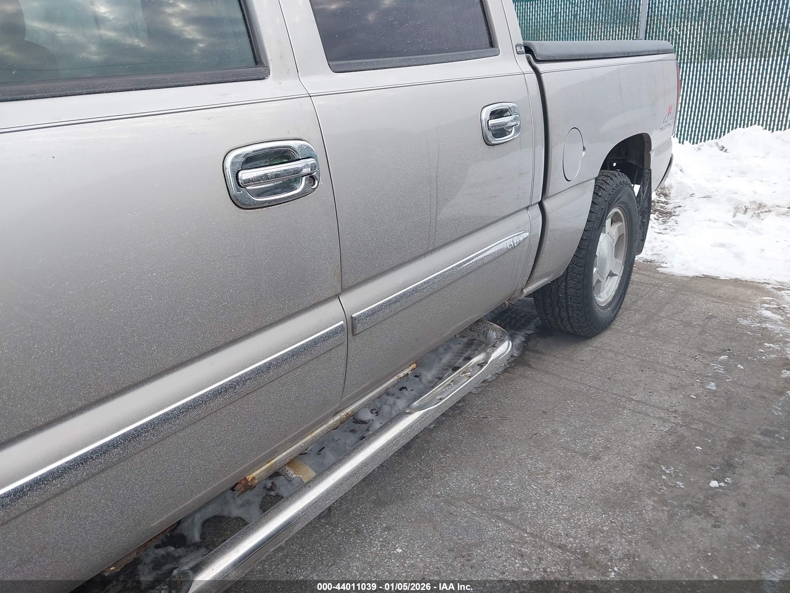 GMC SIERRA image 6
