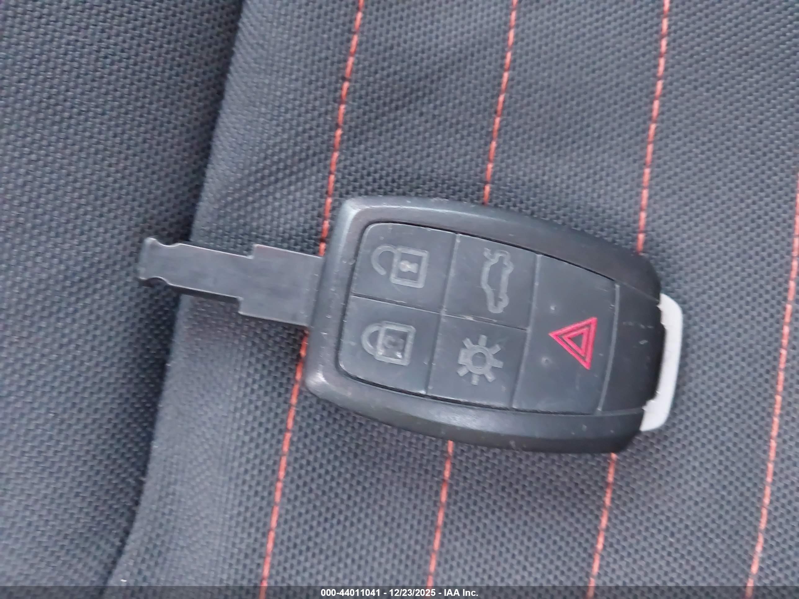 VOLVO C30 image 11