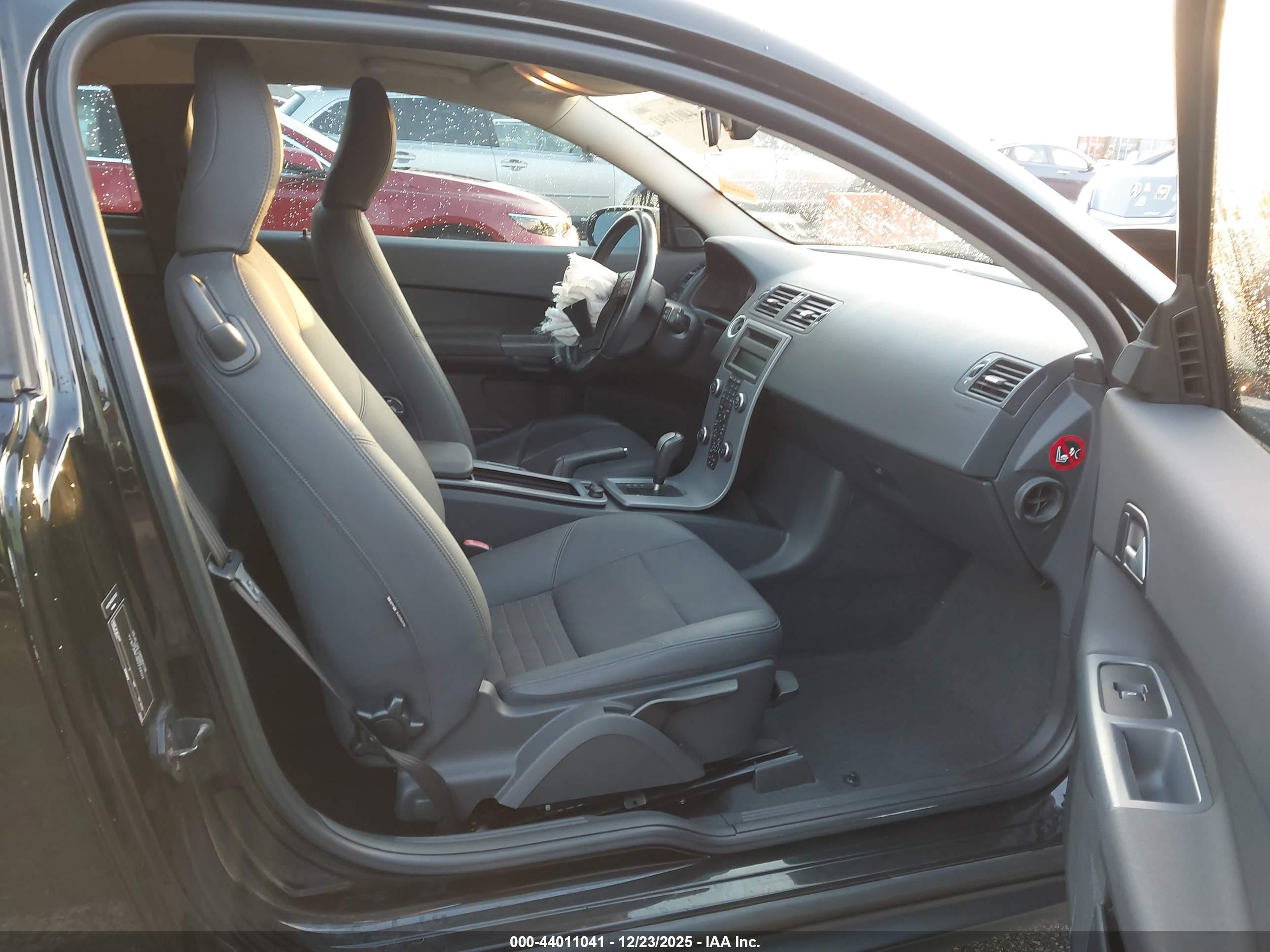 VOLVO C30 image 5