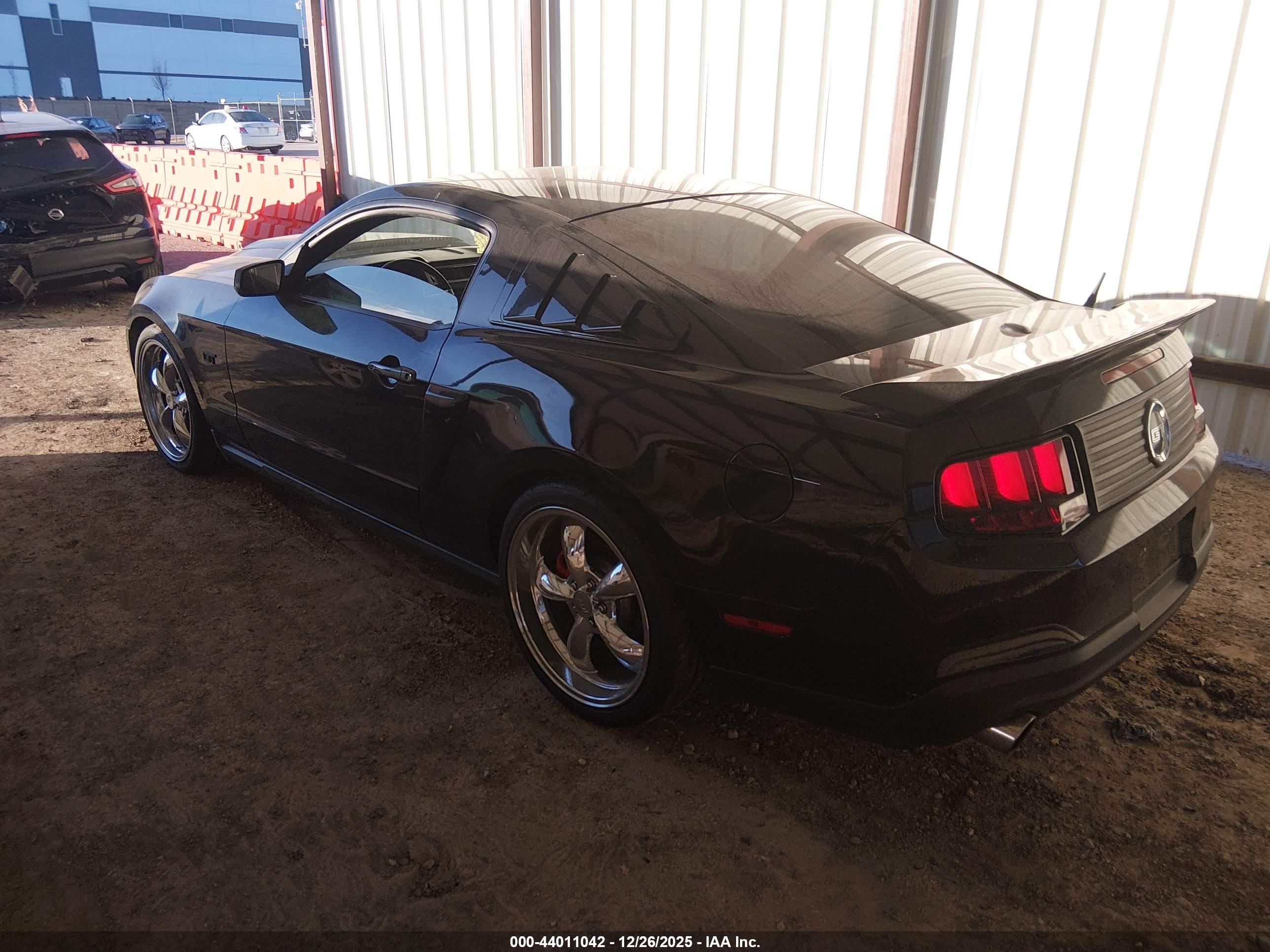 FORD MUSTANG image 3