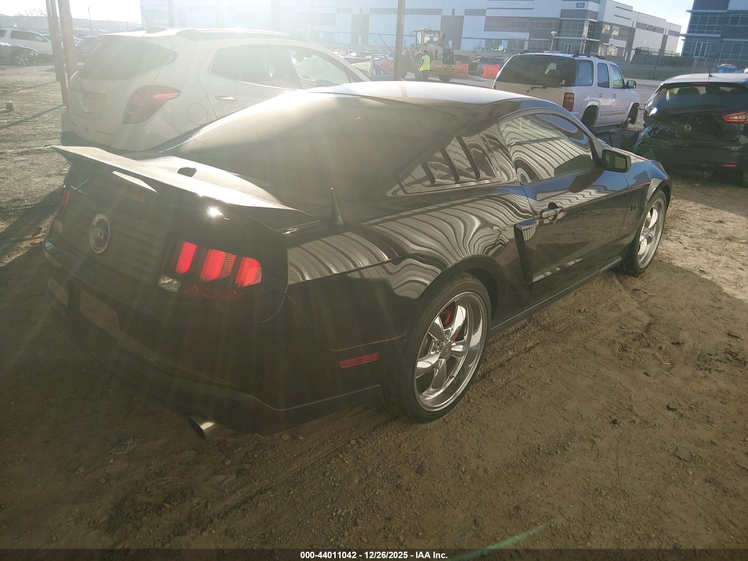 FORD MUSTANG image 4