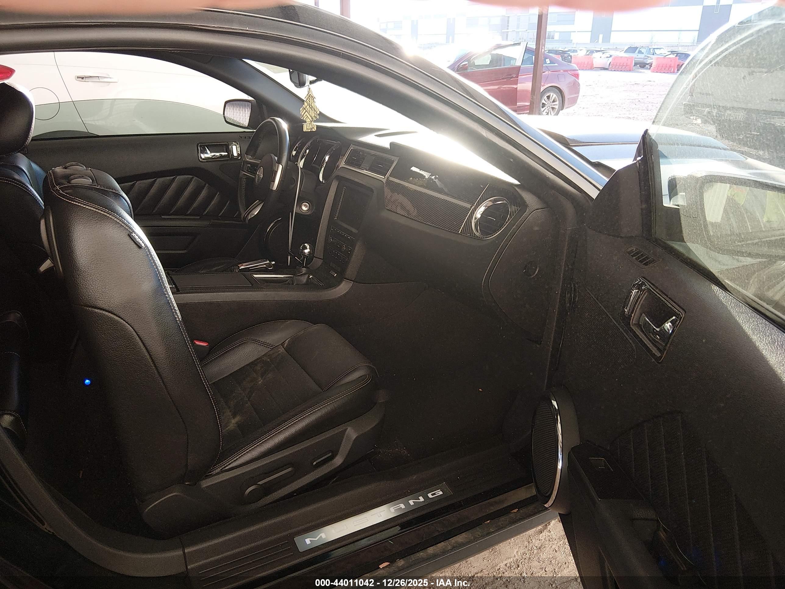 FORD MUSTANG image 5