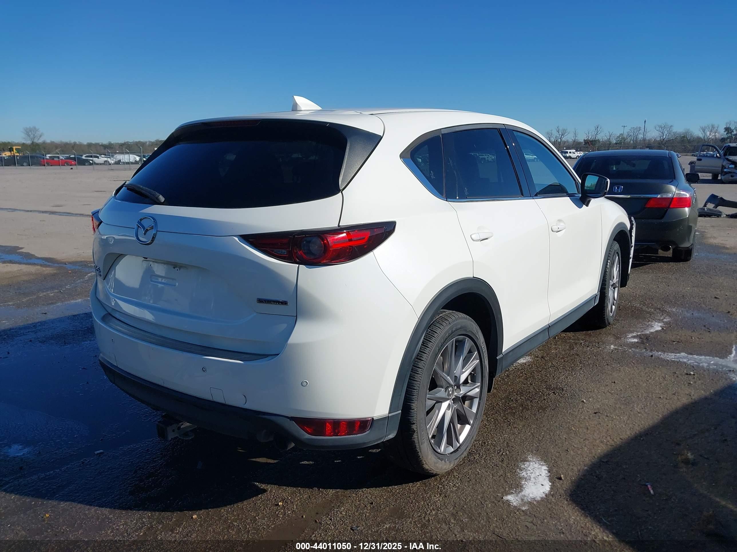 MAZDA CX-5 image 4