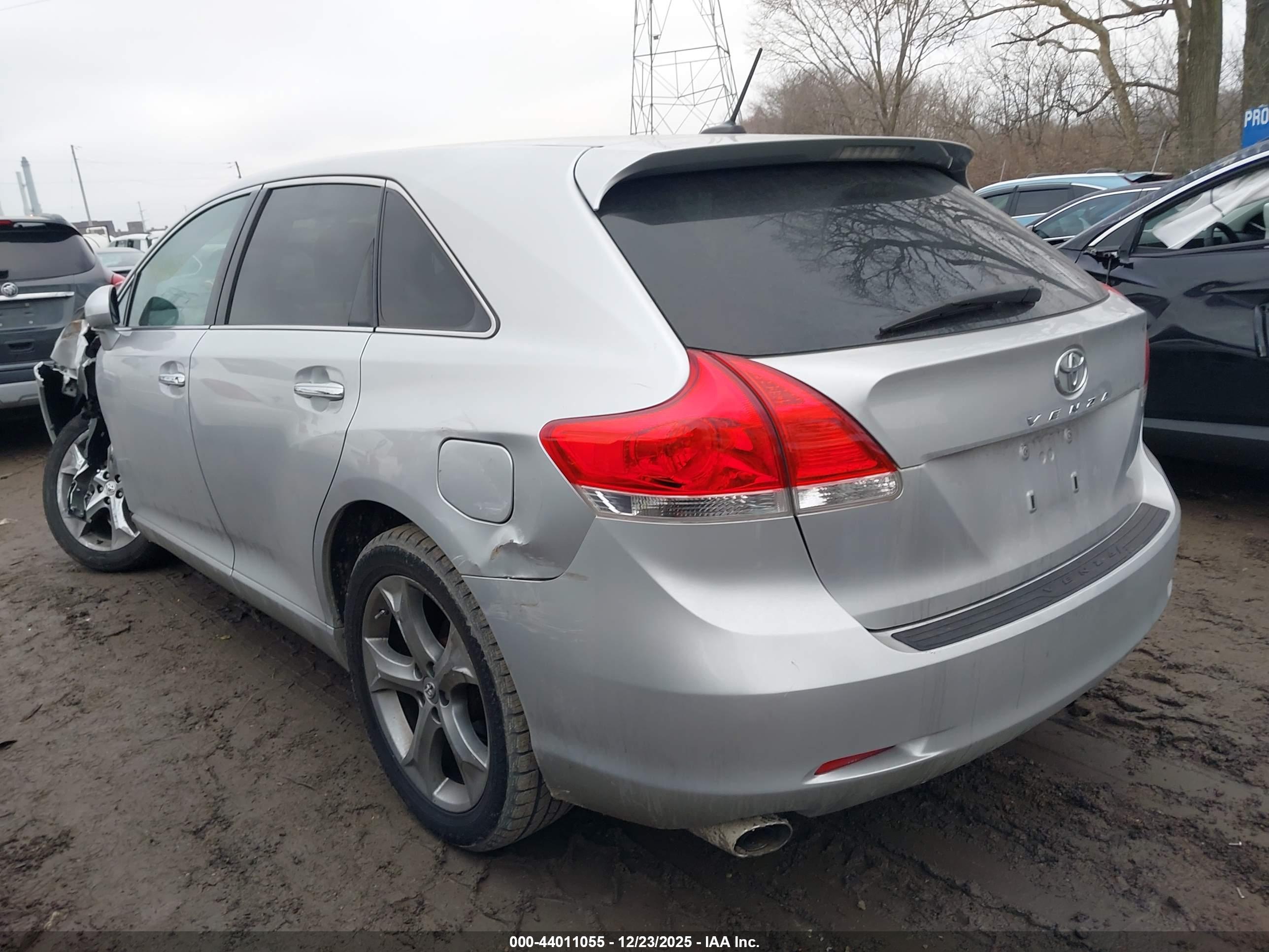 TOYOTA VENZA image 3