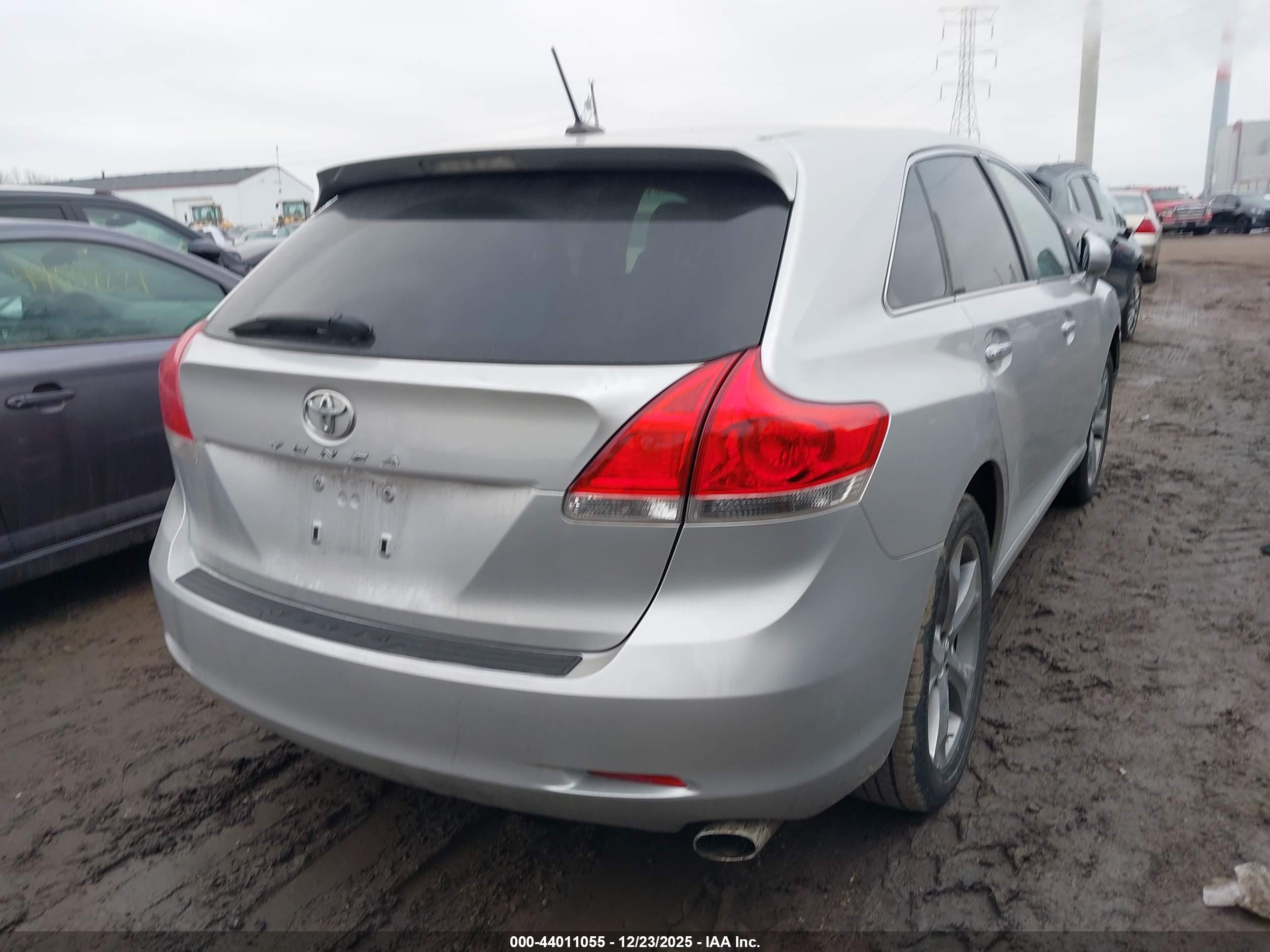 TOYOTA VENZA image 4
