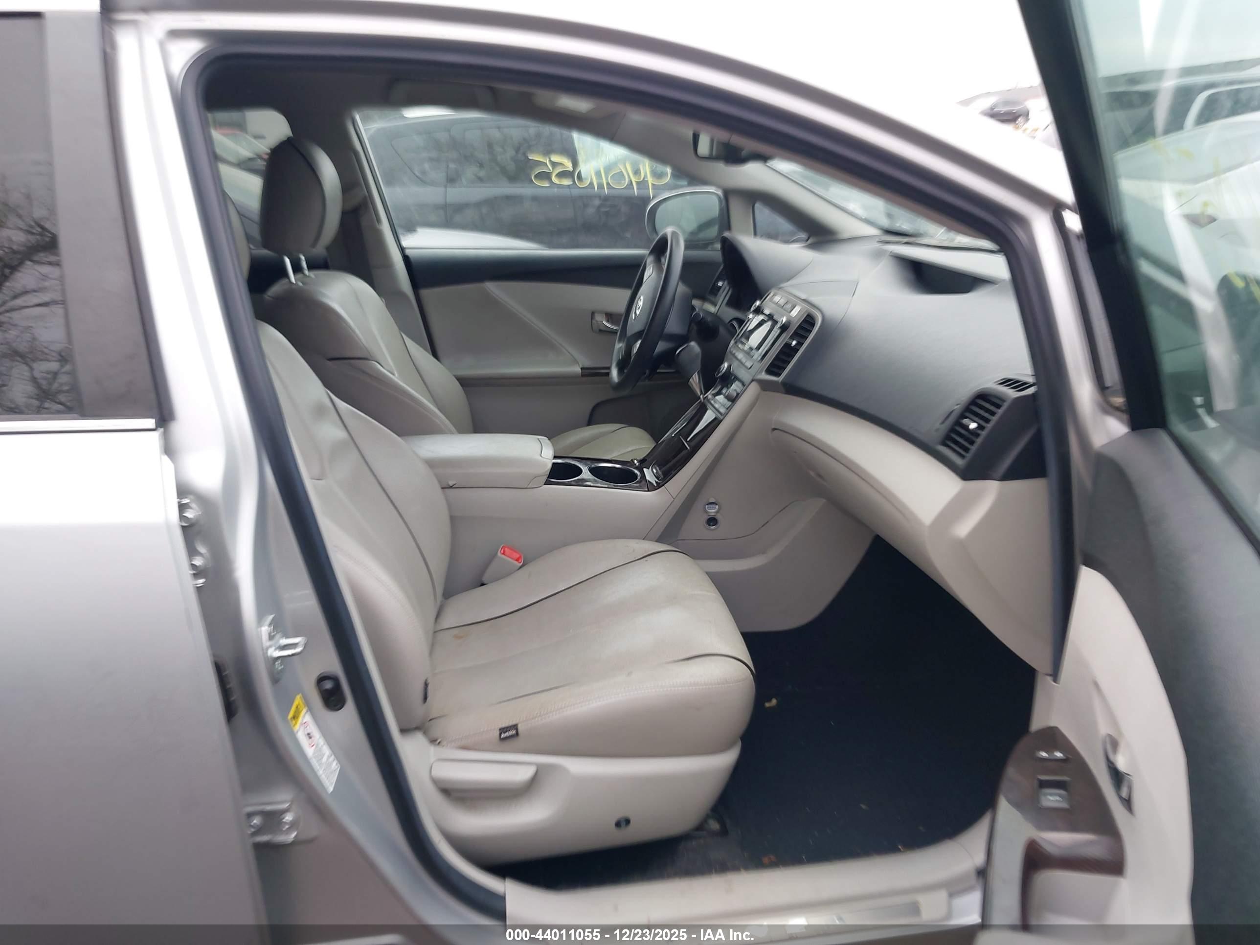 TOYOTA VENZA image 5