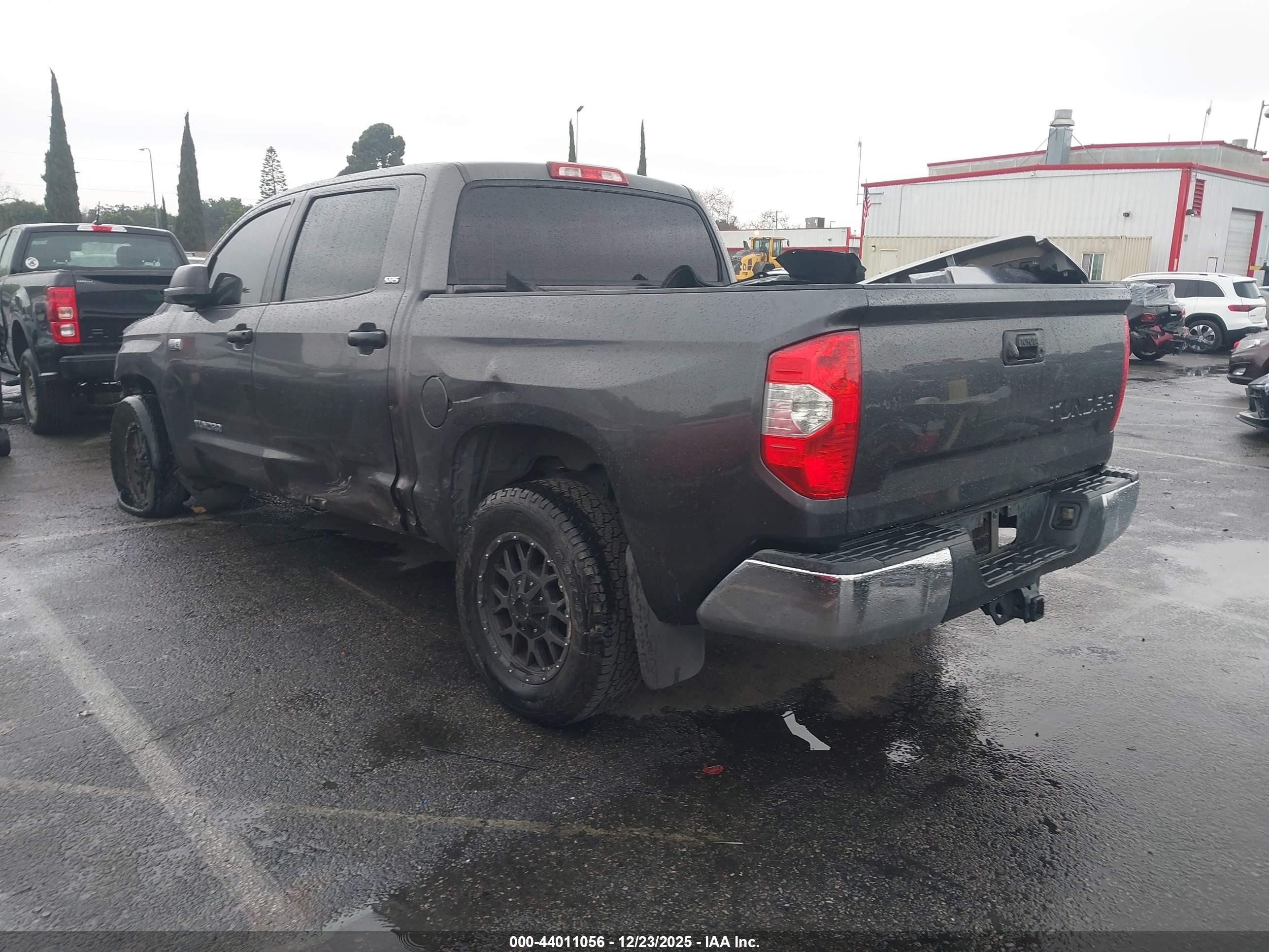 TOYOTA TUNDRA image 3