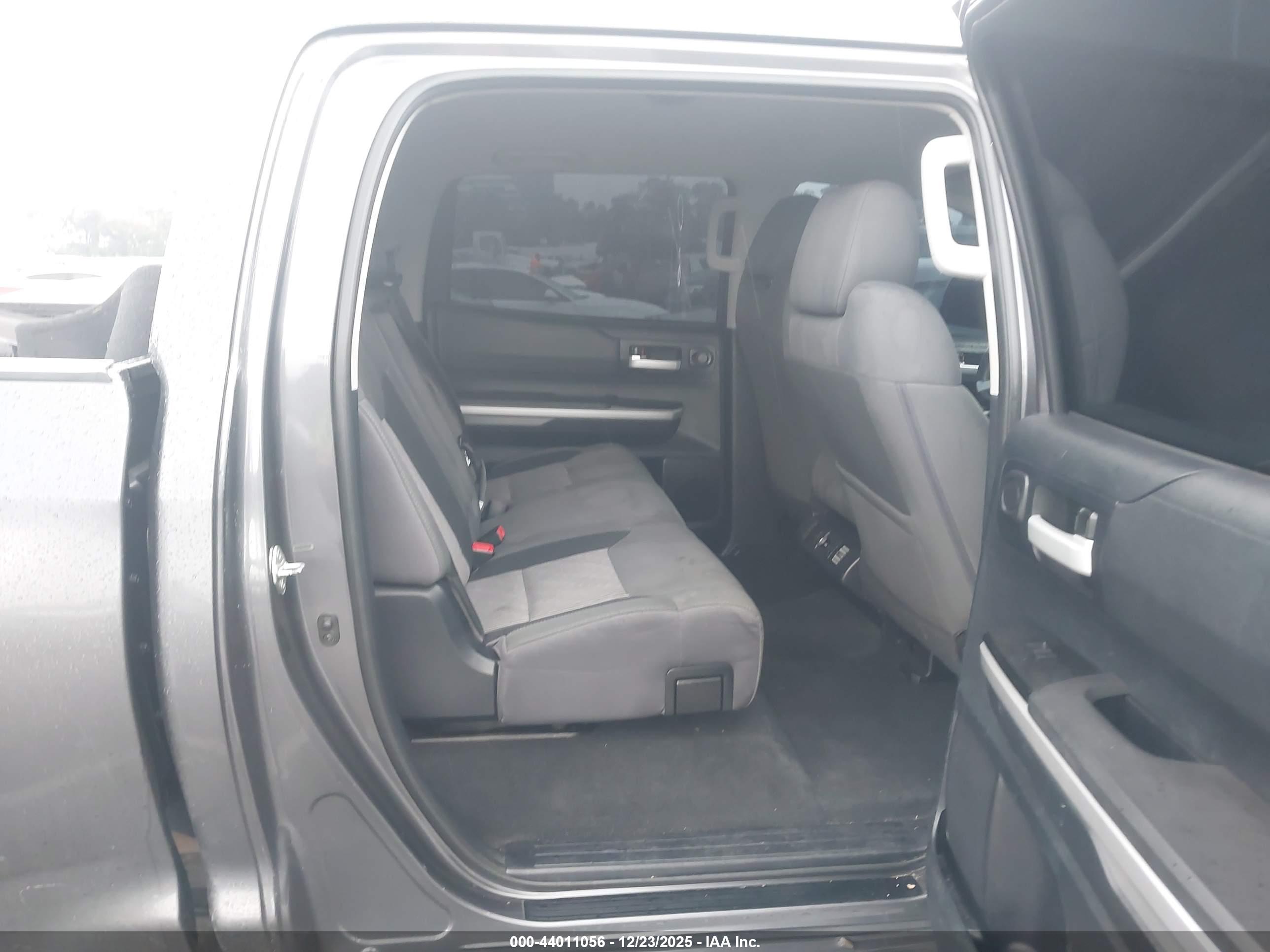 TOYOTA TUNDRA image 8