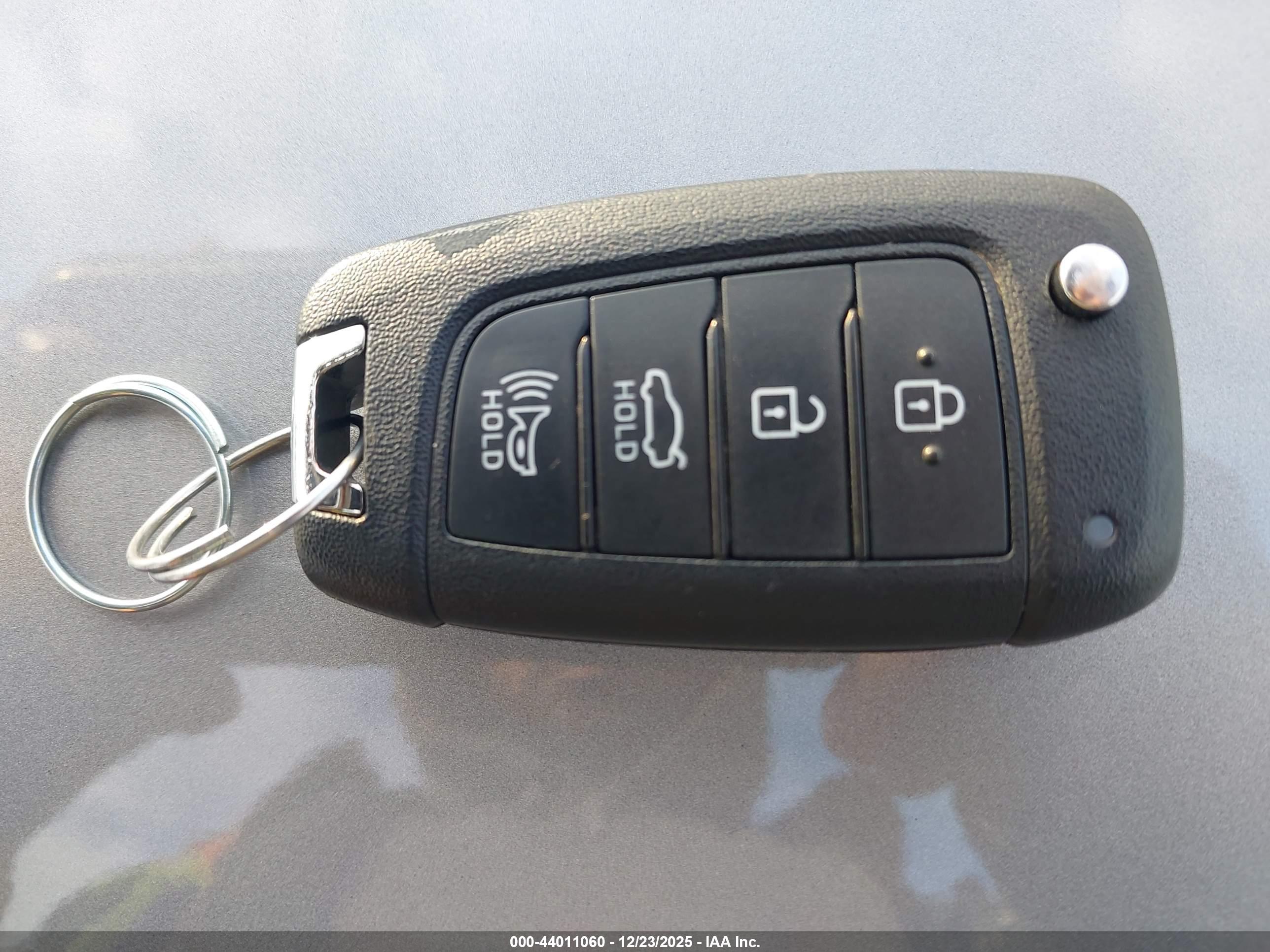 HYUNDAI ELANTRA image 11