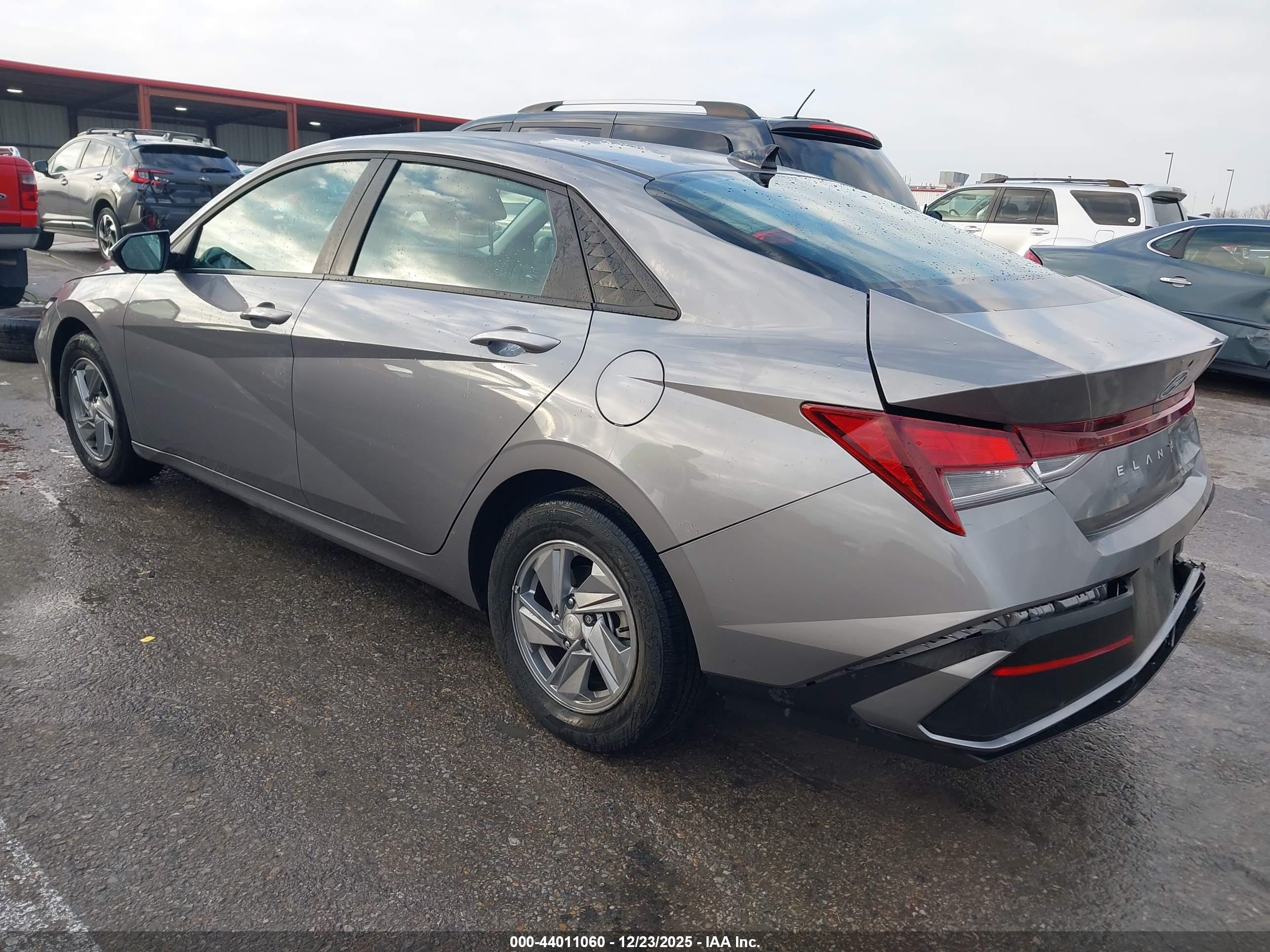 HYUNDAI ELANTRA image 3