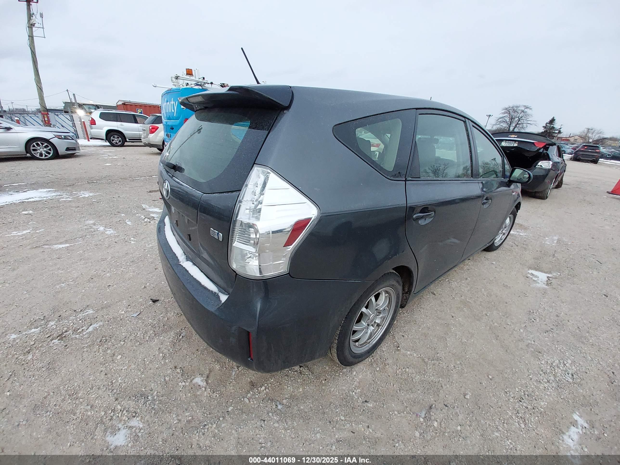 TOYOTA PRIUS image 4