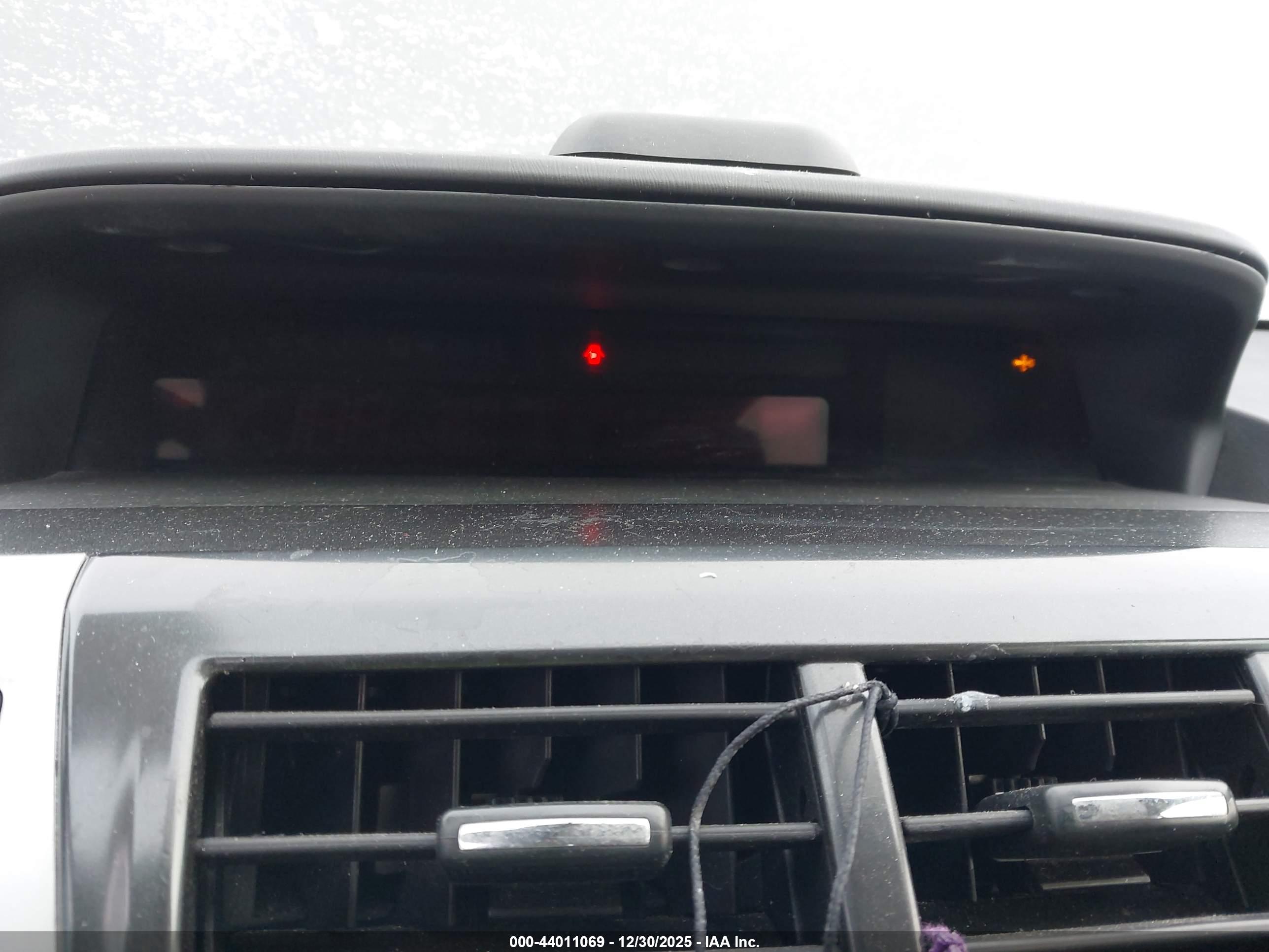 TOYOTA PRIUS image 7