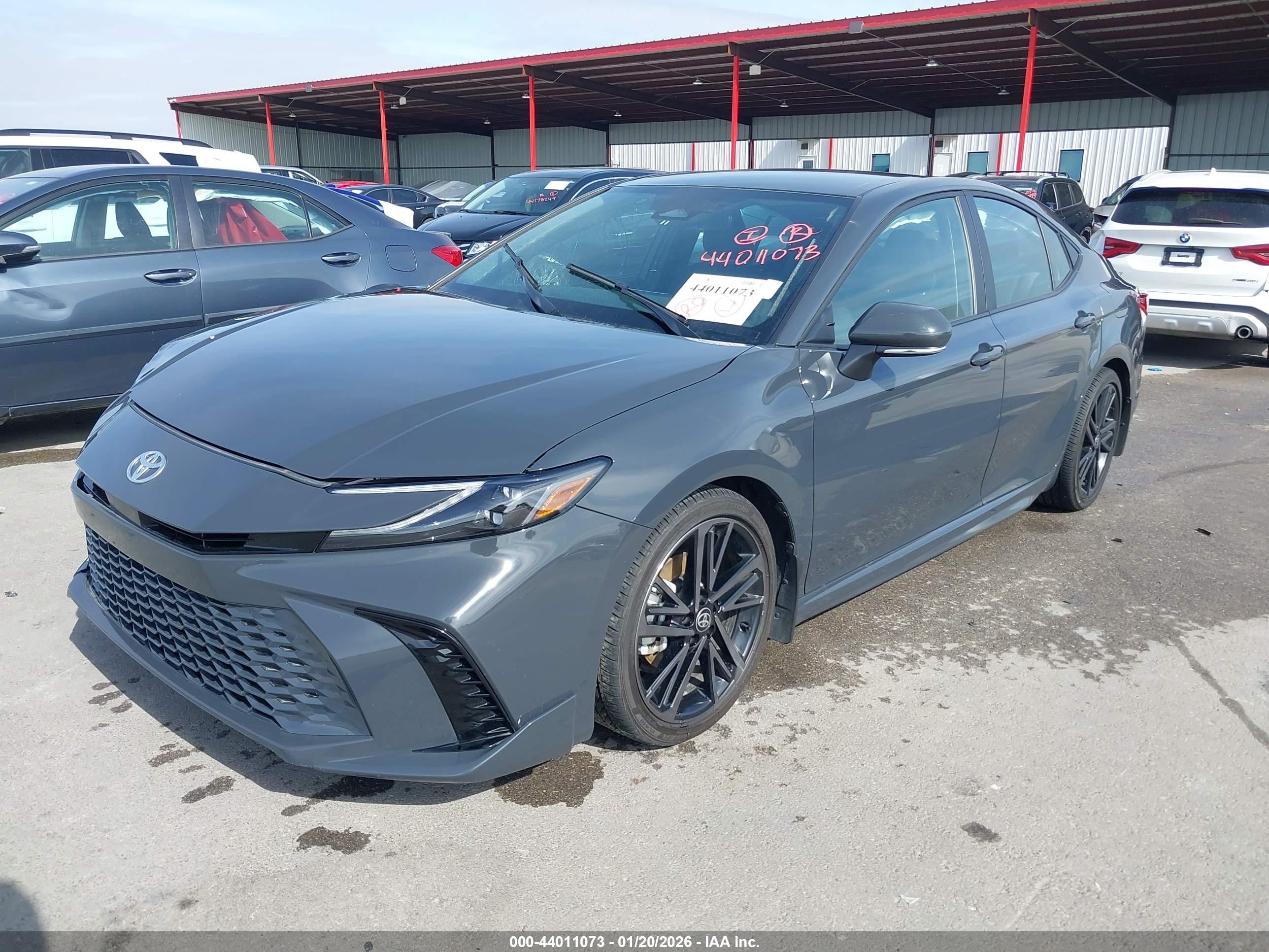 TOYOTA CAMRY image 2