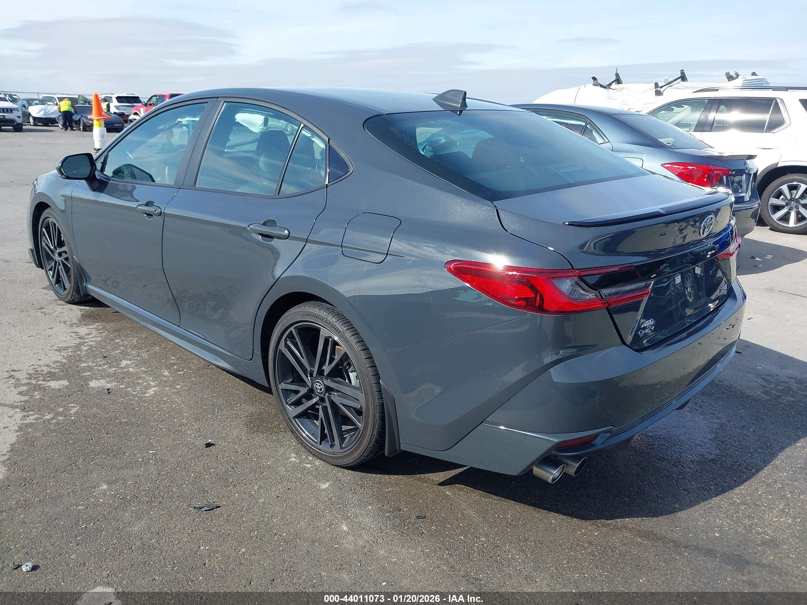 TOYOTA CAMRY image 3