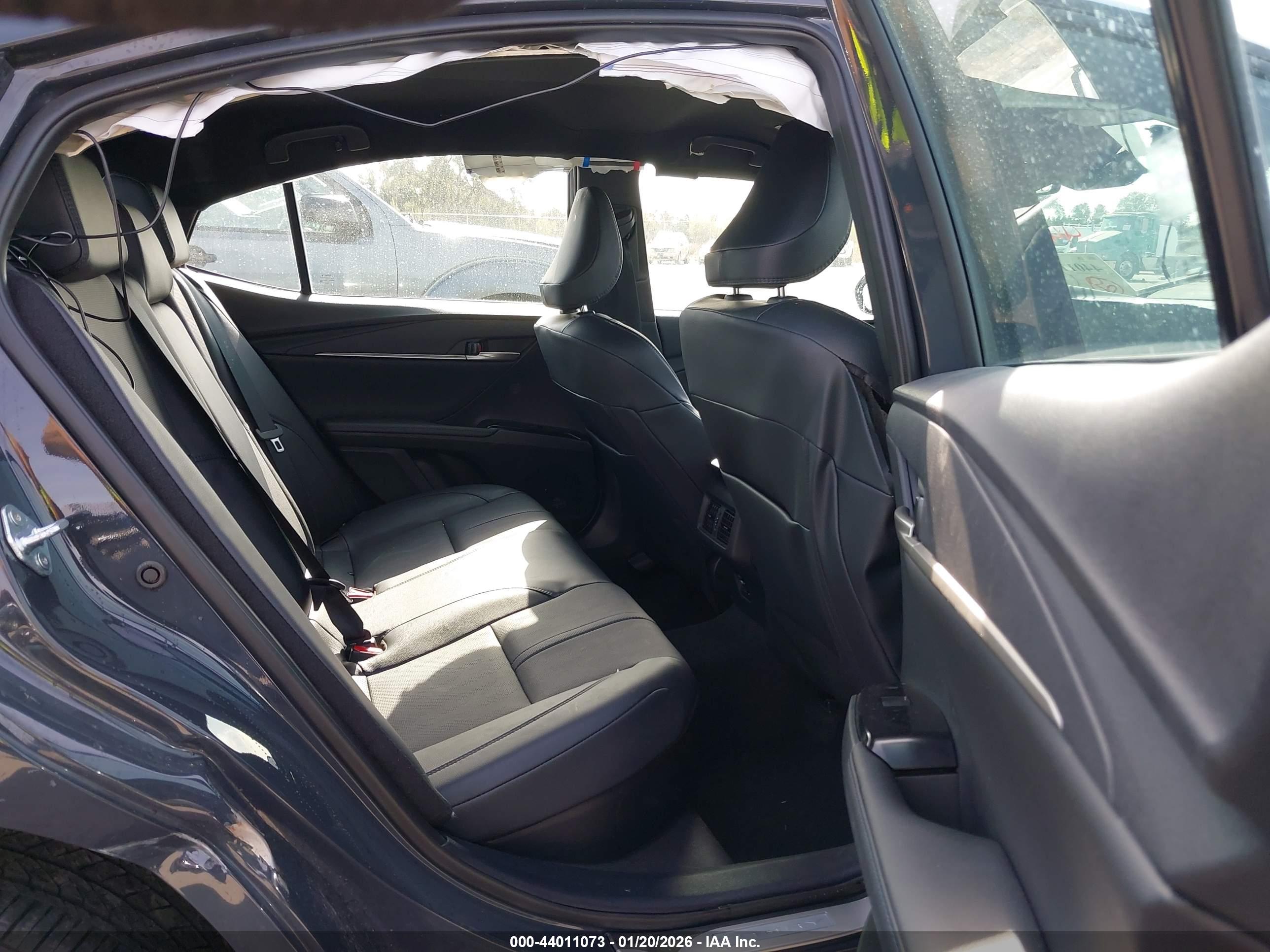 TOYOTA CAMRY image 8
