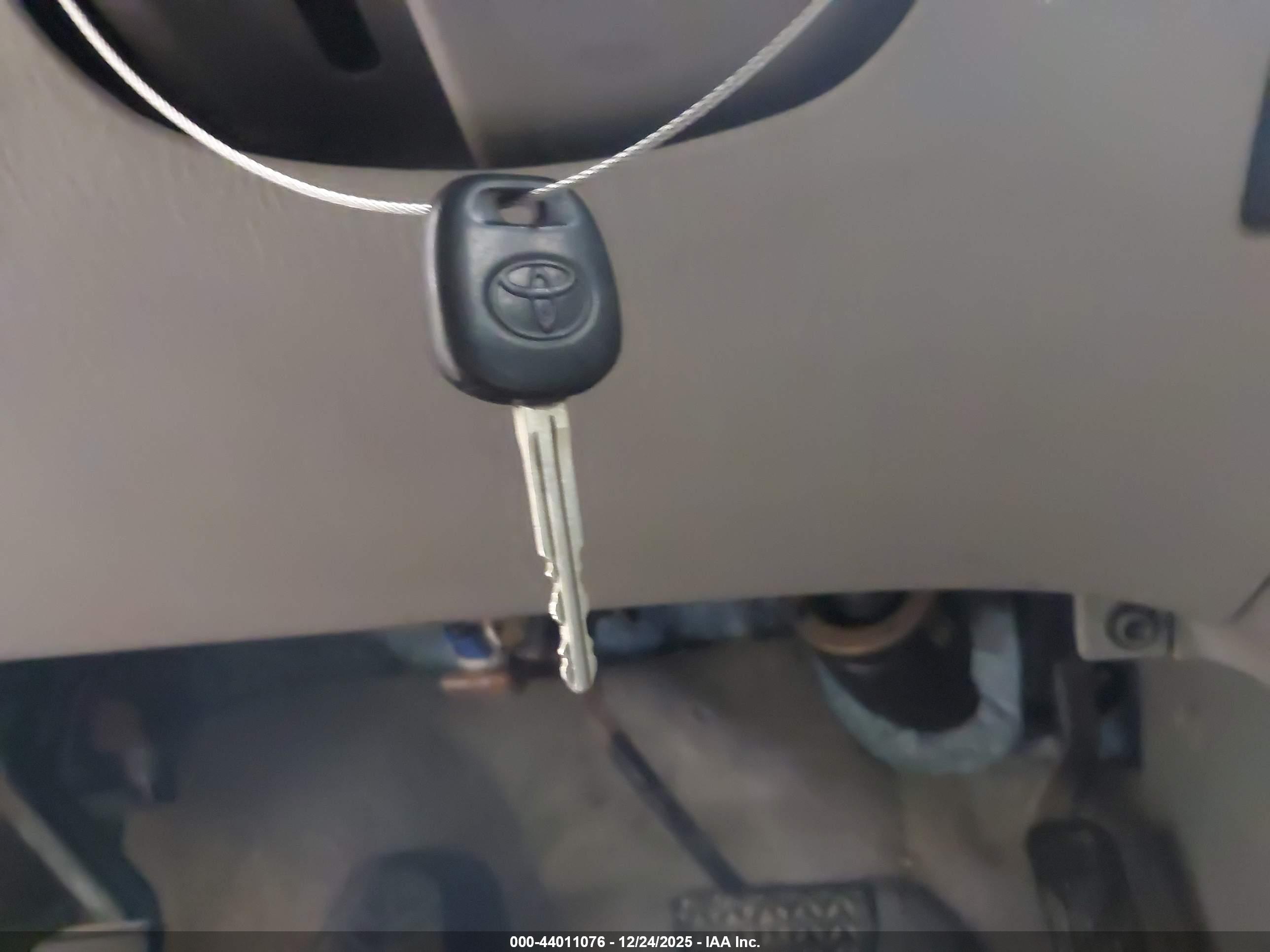 TOYOTA SIENNA image 11