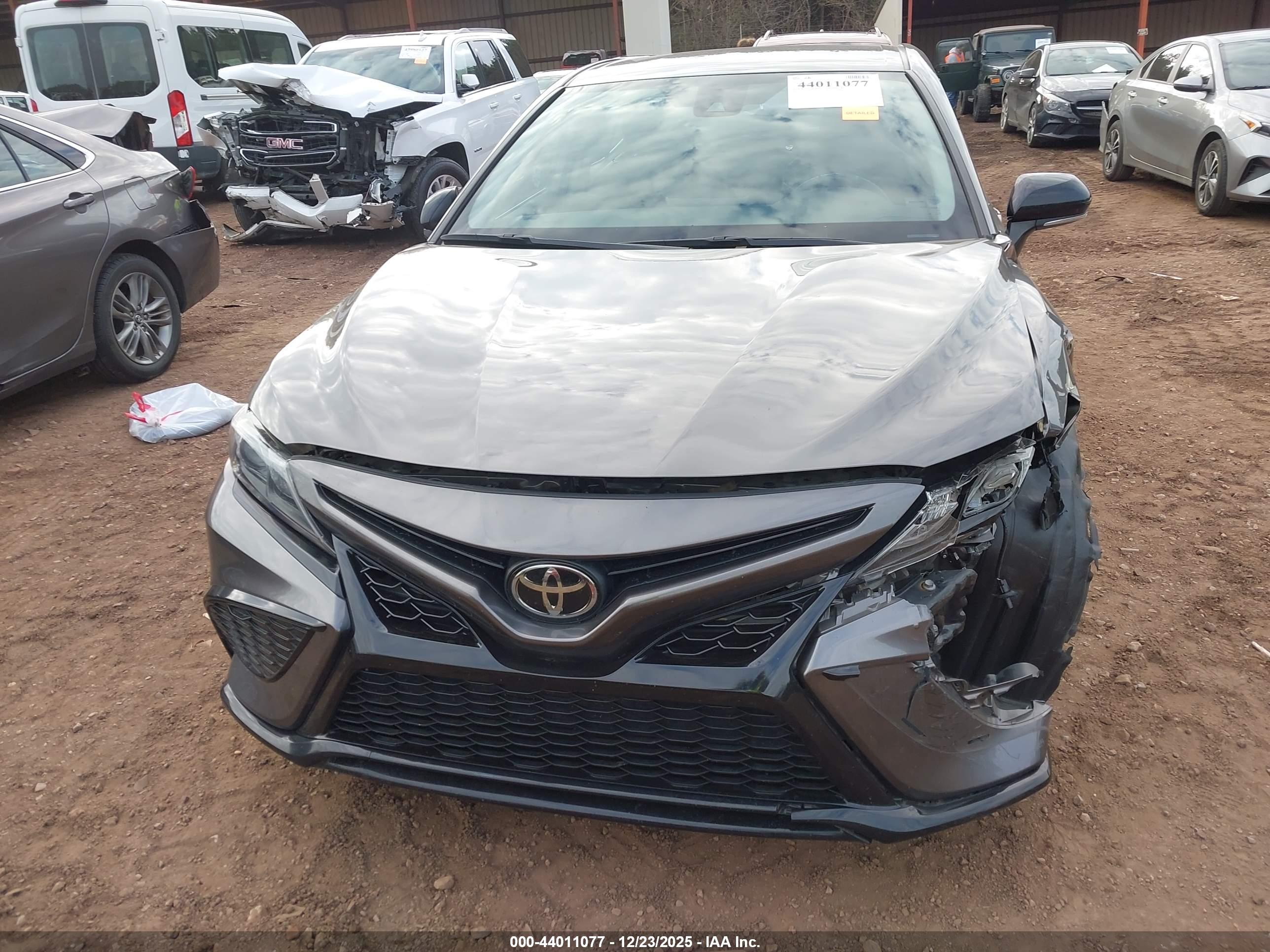 TOYOTA CAMRY image 6