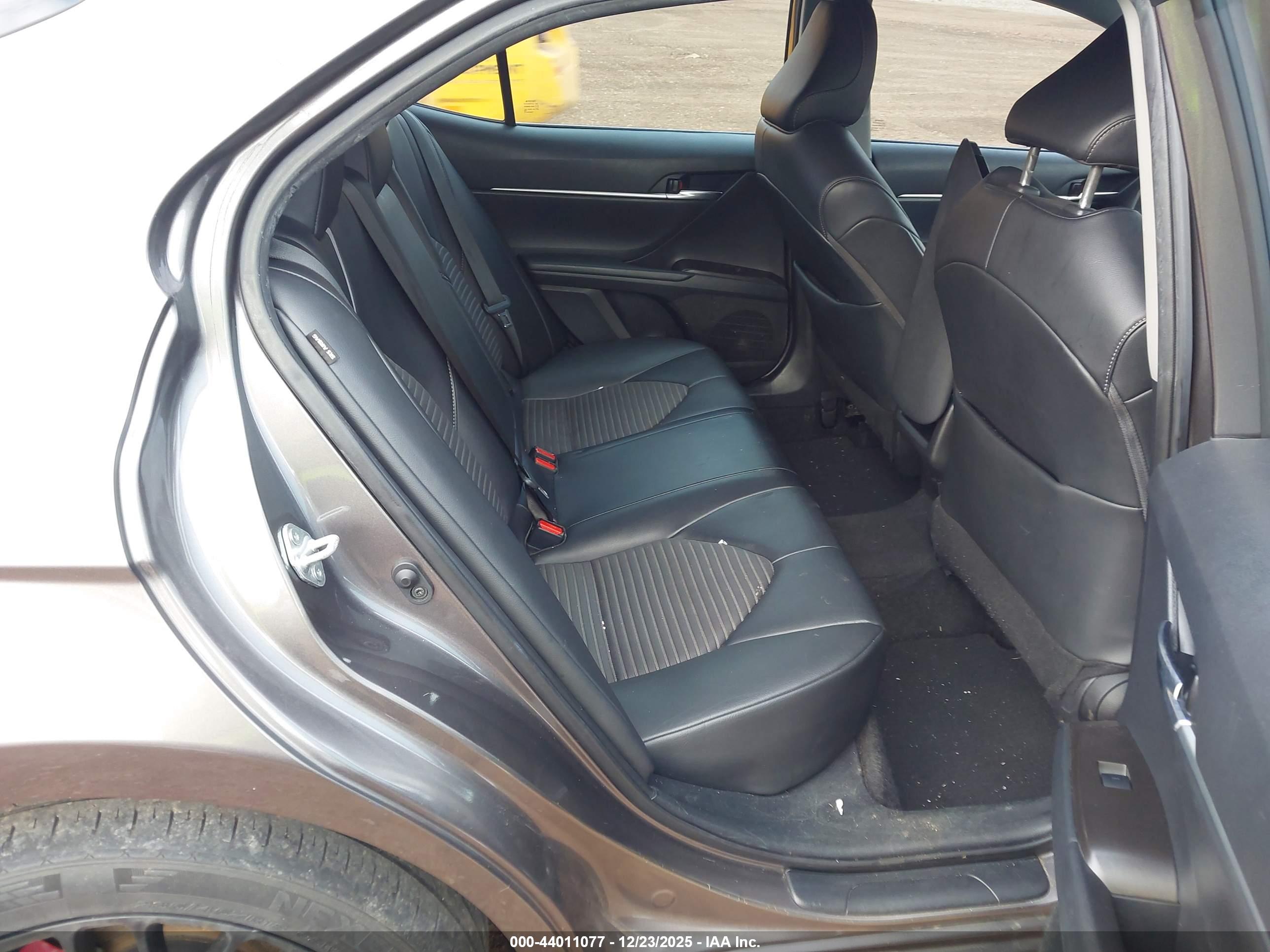 TOYOTA CAMRY image 8