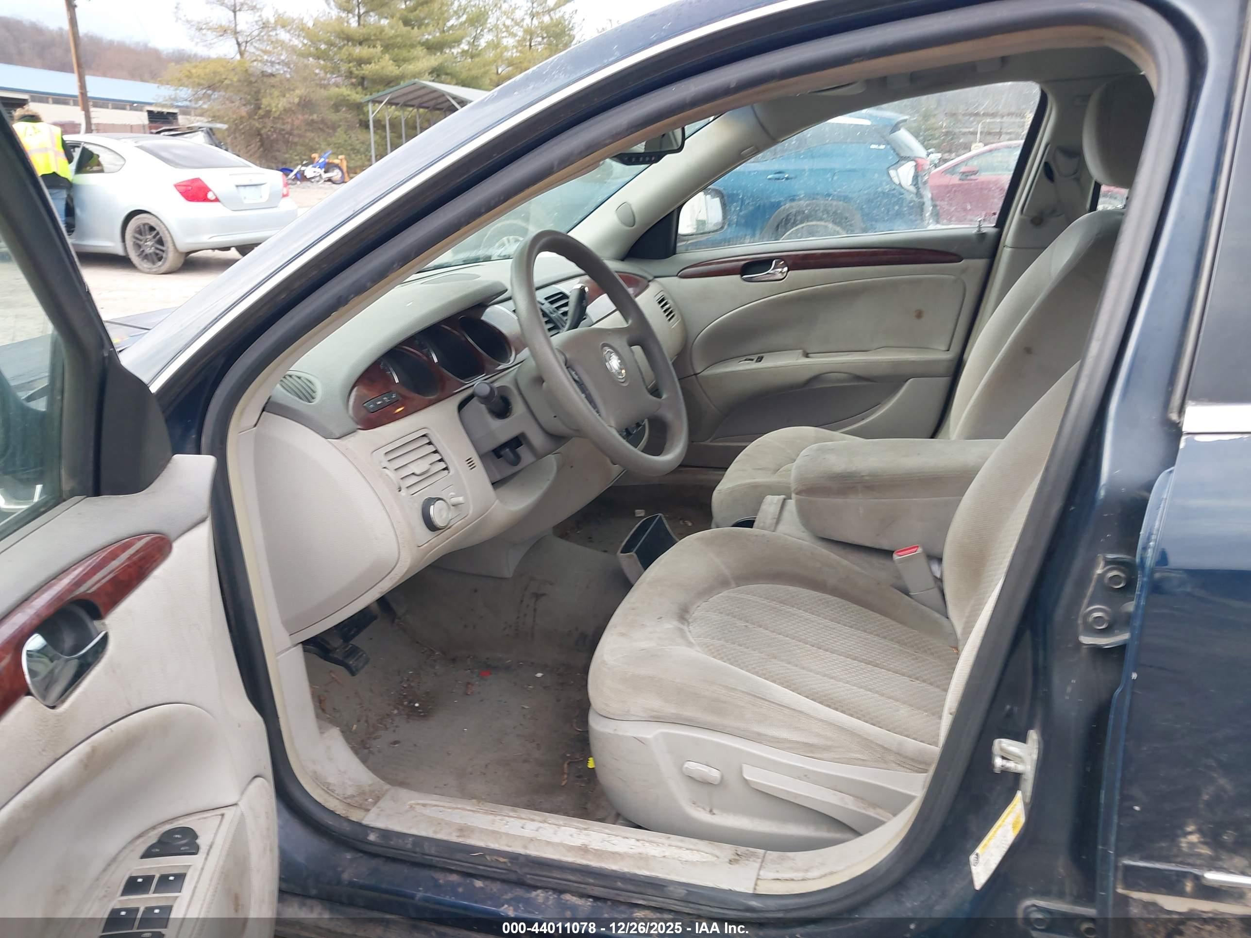BUICK LUCERNE image 5