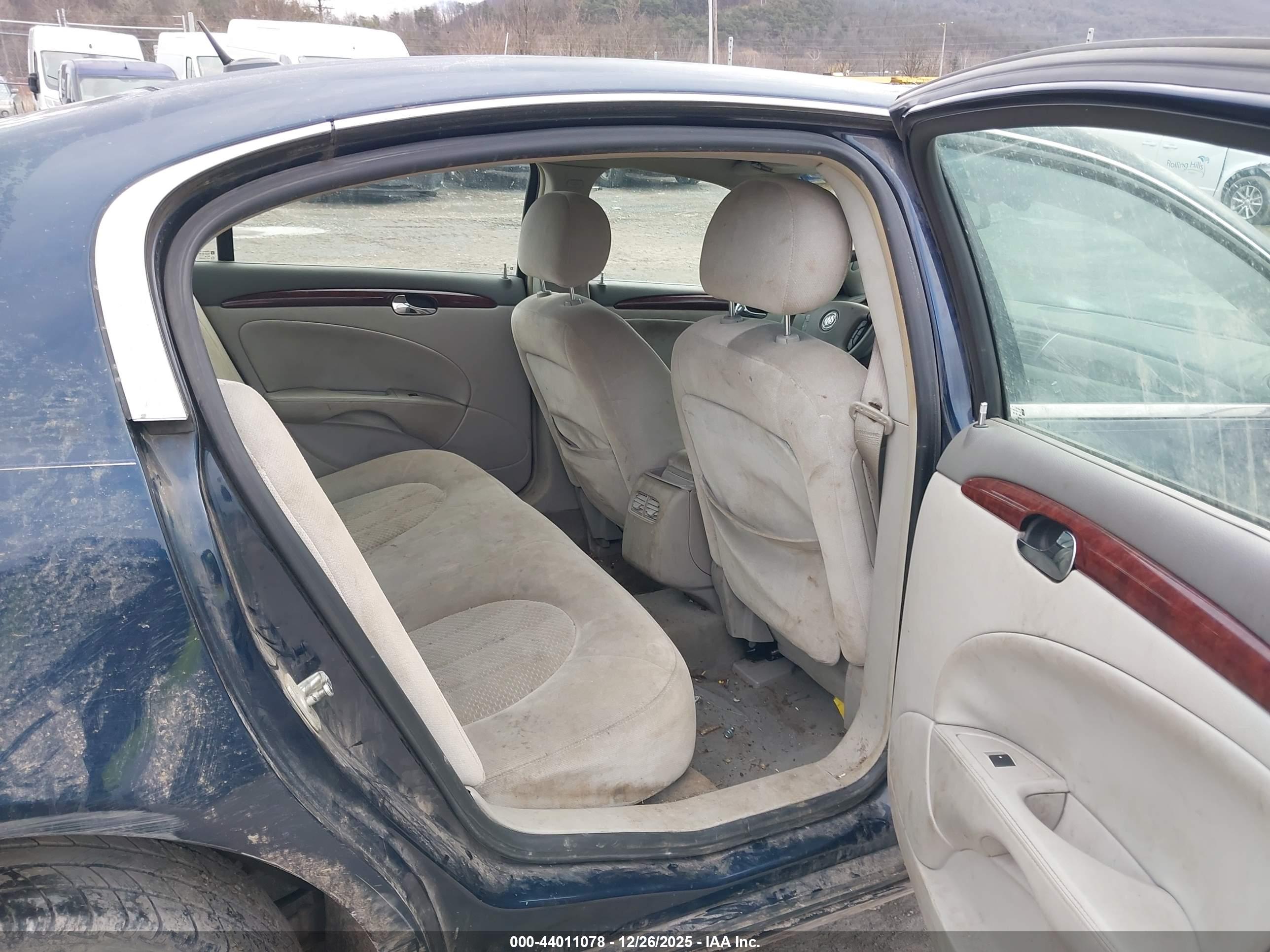 BUICK LUCERNE image 8