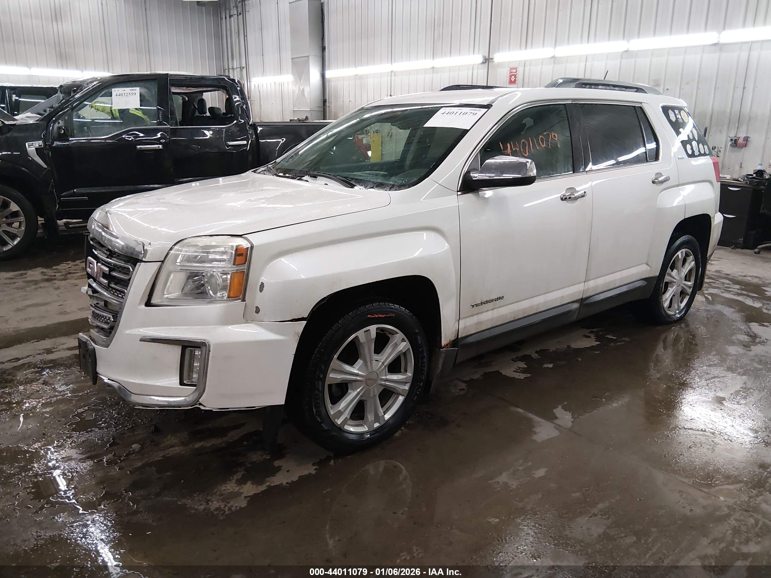 GMC TERRAIN image 2