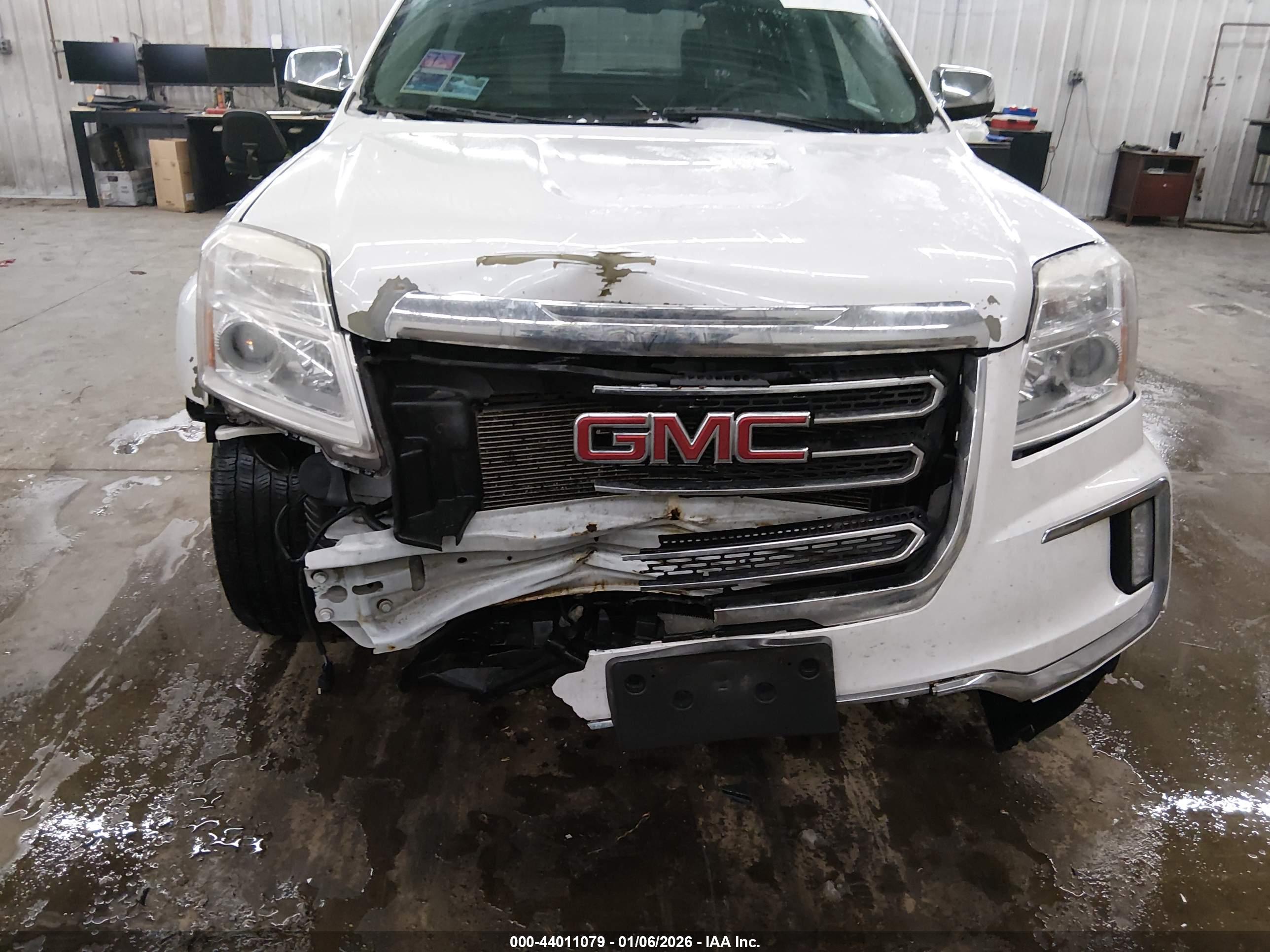 GMC TERRAIN image 6