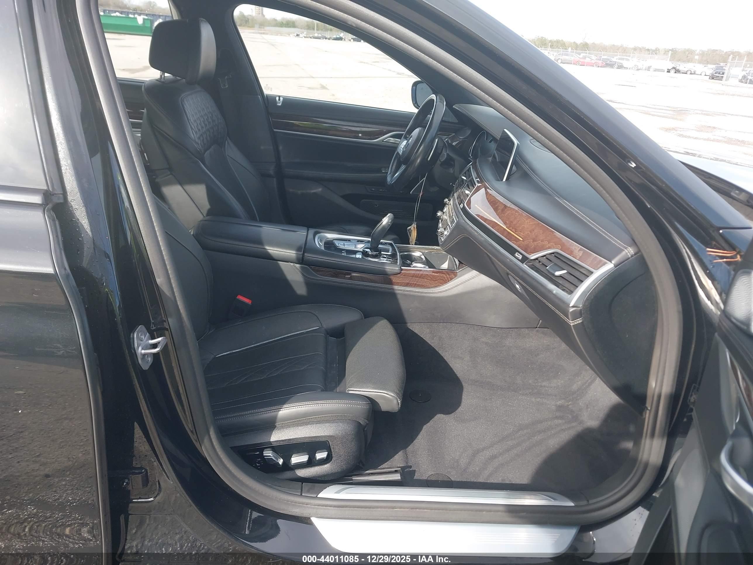 BMW M760I image 5