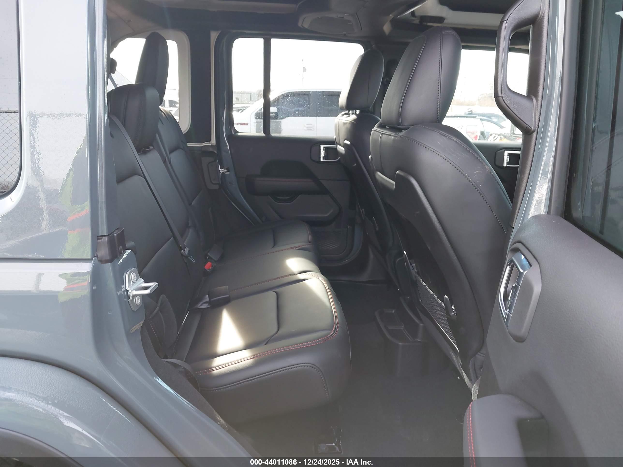 JEEP WRANGLER image 8