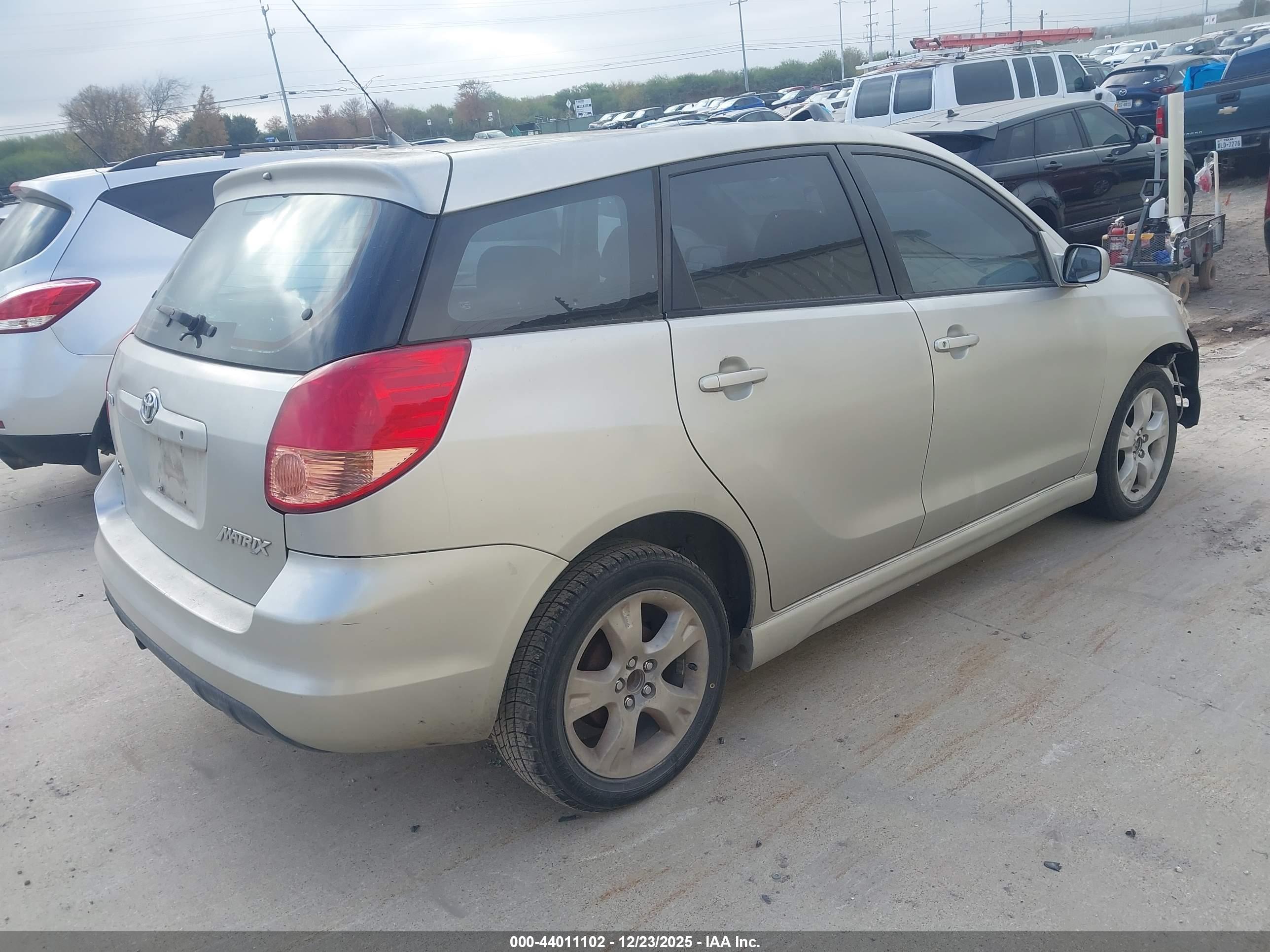 TOYOTA MATRIX image 4