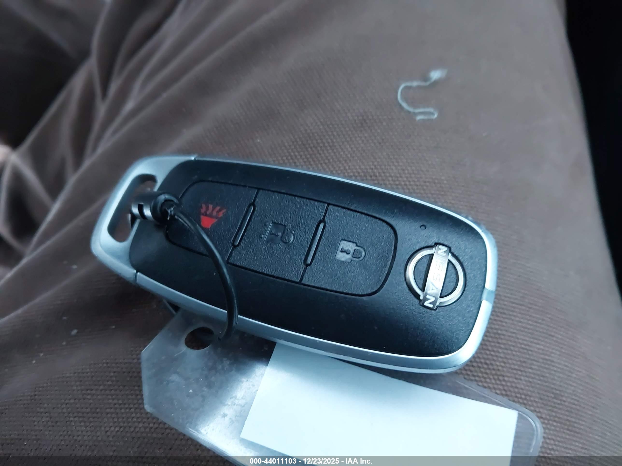 NISSAN ROGUE image 11